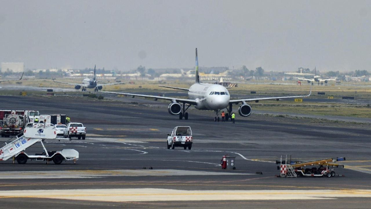 AMLO anuncia que México recupera Categoría 1 en Seguridad Aérea 