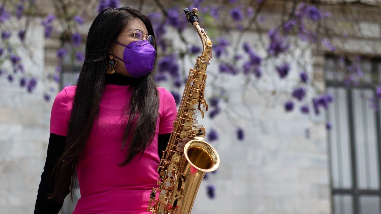 Atentan Contra la Saxofonista María Elena Ríos; la Persiguen a Balazos