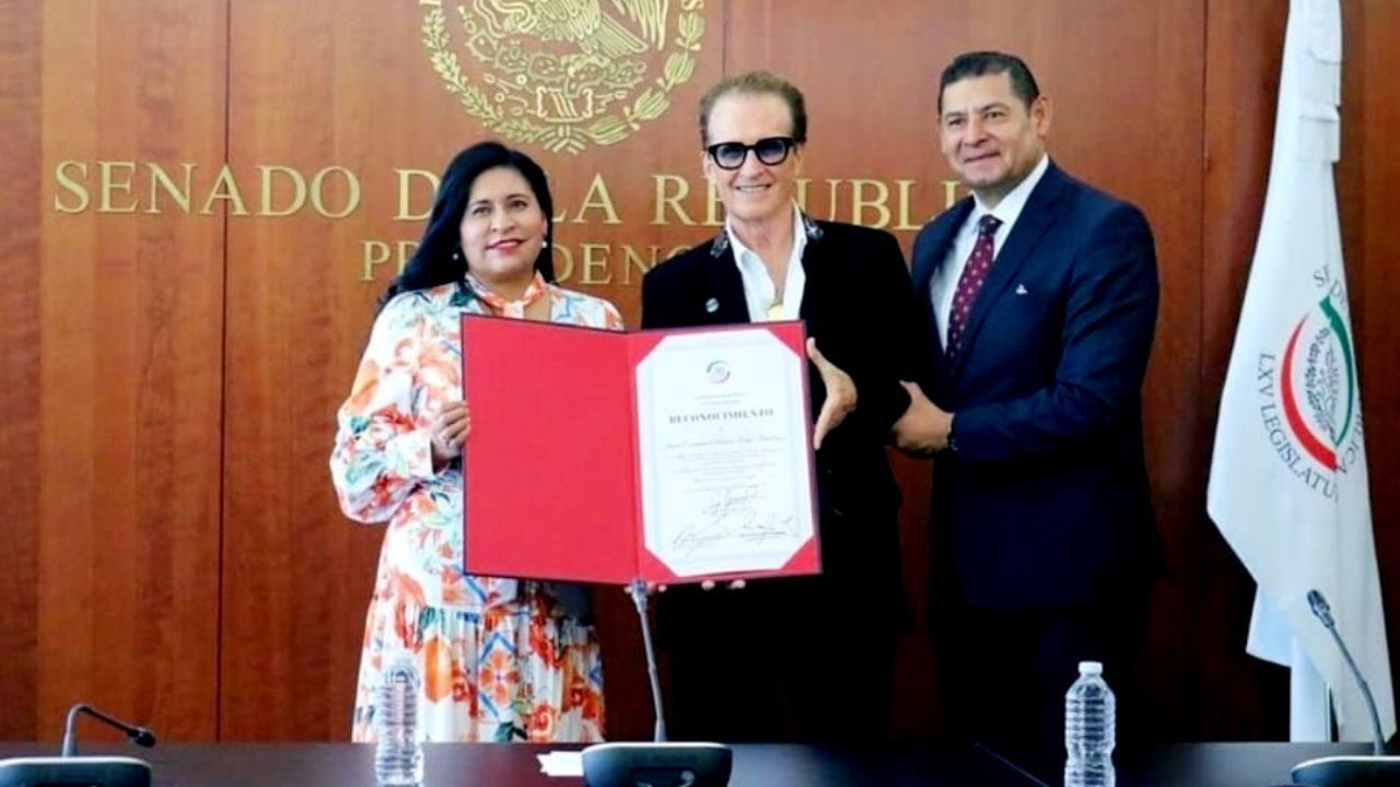 Emmanuel Recibe Reconocimiento en el Senado de la República