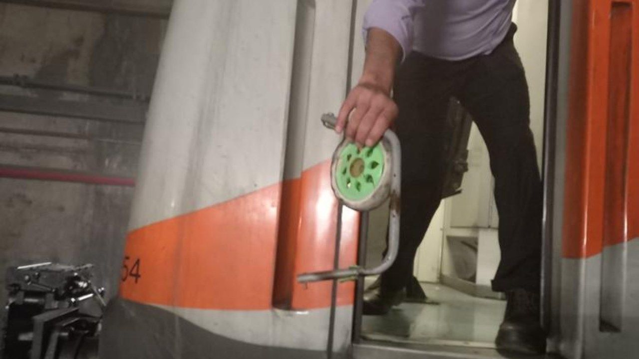 ¿Cómo Llegó un Carrito de Mandado a las Vías del Metro?