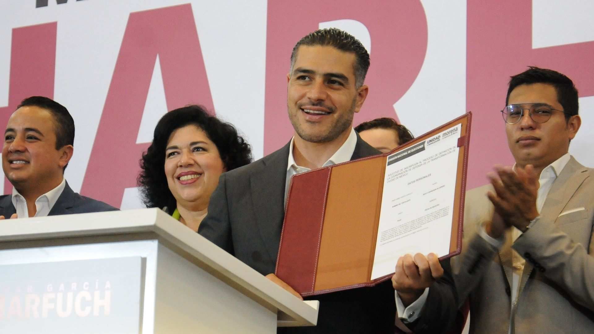 Omar García Harfuch tras su registro como aspirante a coordinador de los Comités de la Defensa de la 4T