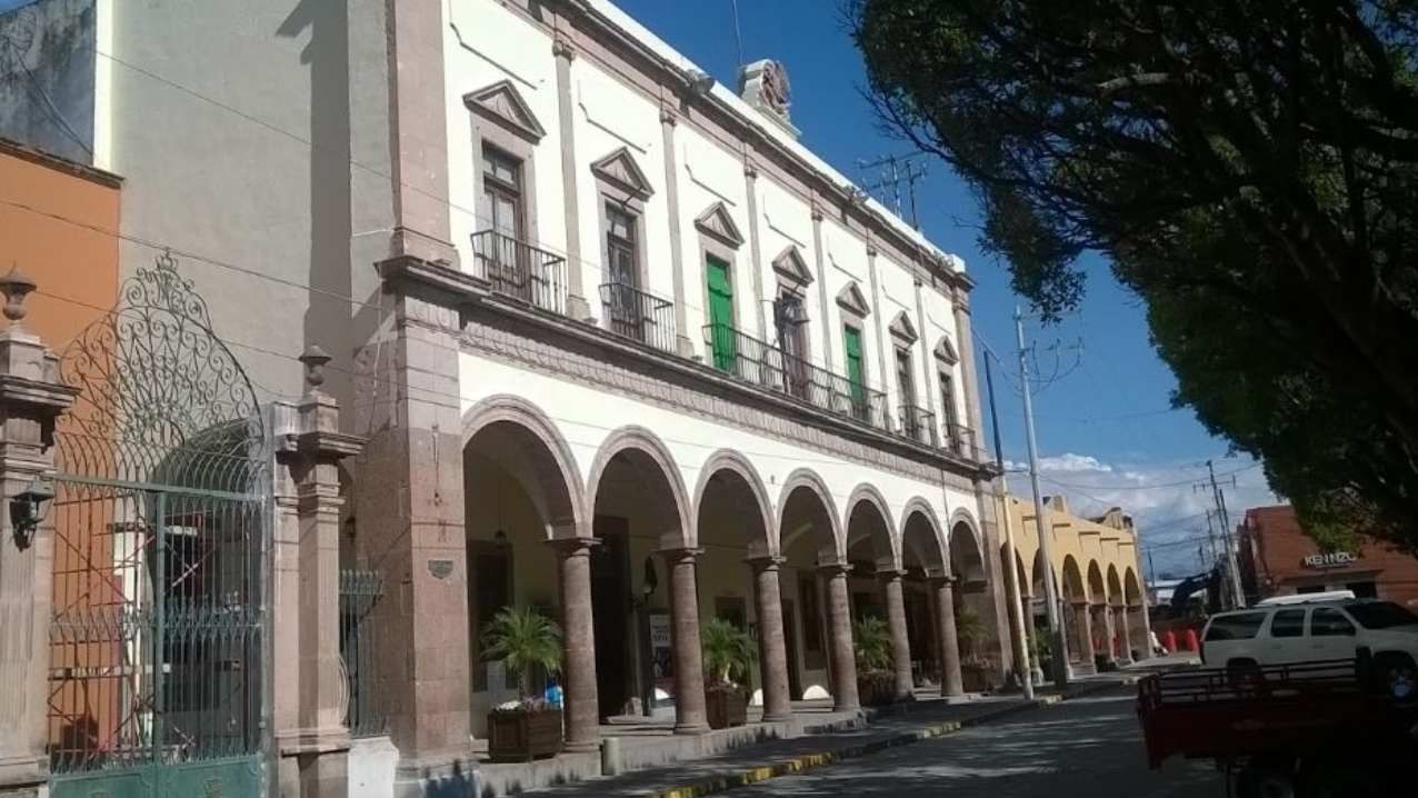 Regidor se arroja de Palacio Municipal de Salvatierra