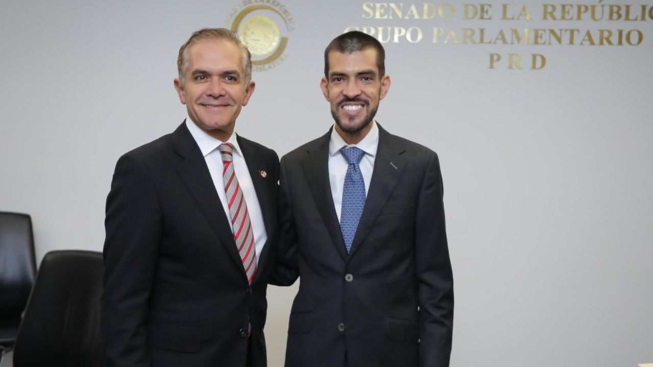 El Senado otorgó licencia por un día a Miguel Ángel Mancera, para que su suplente Juan Pablo Adame tomara posesión como su suplente y así cumplir su sueño de ser senador