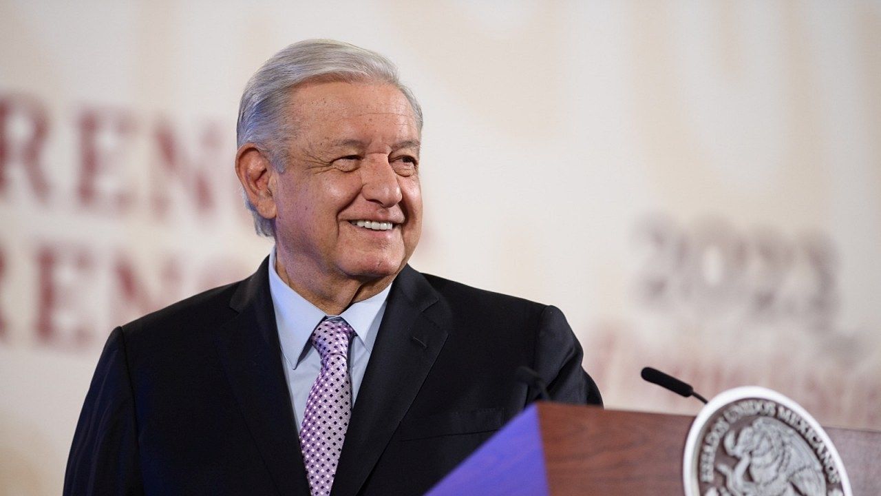 El presidente Andrés Manuel López Obrador presenta su mañanera desde Palacio Nacional