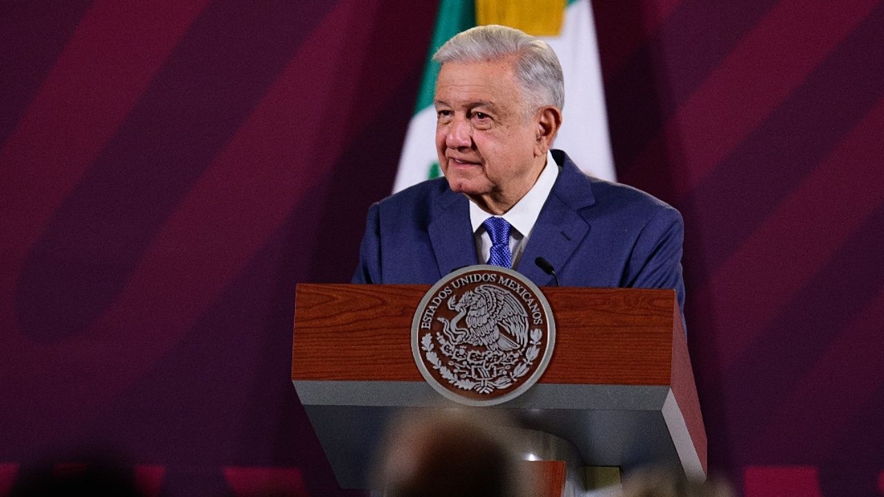 El presidente Andrés Manuel López Obrador presenta su mañanera desde Palacio Nacional