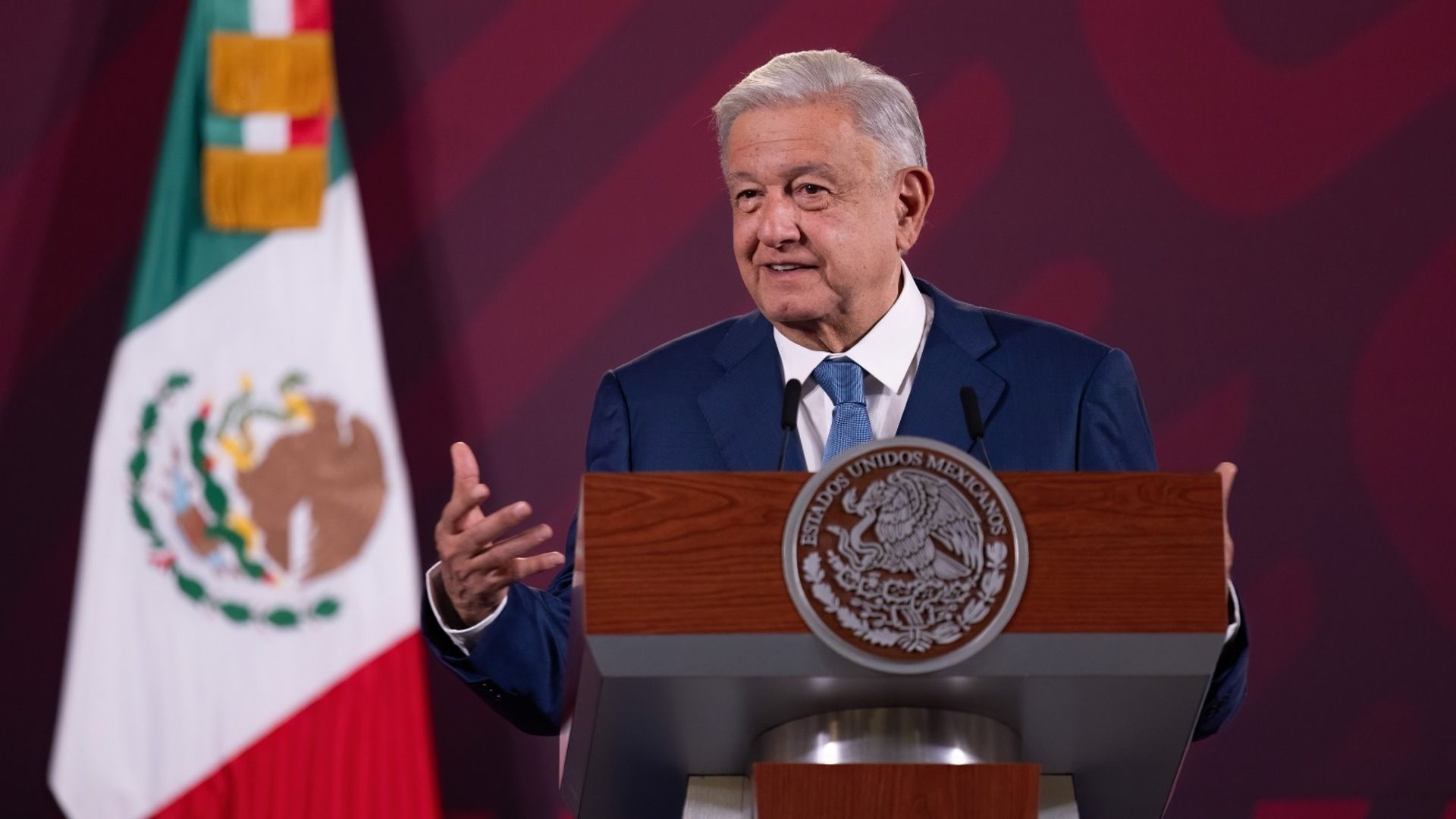 AMLO critica a ministros que asistieron a marcha en defensa de fideicomisos