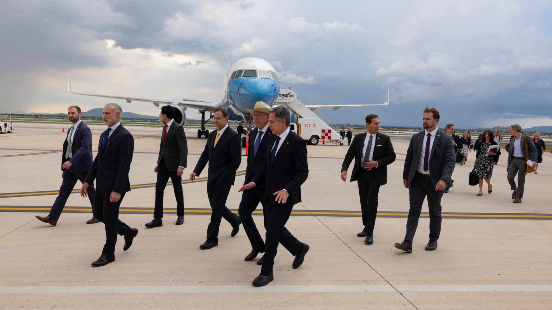 Antony Blinken, secretario de Estado de Estados Unidos, arribó este miércoles al AIFA con su comitiva.