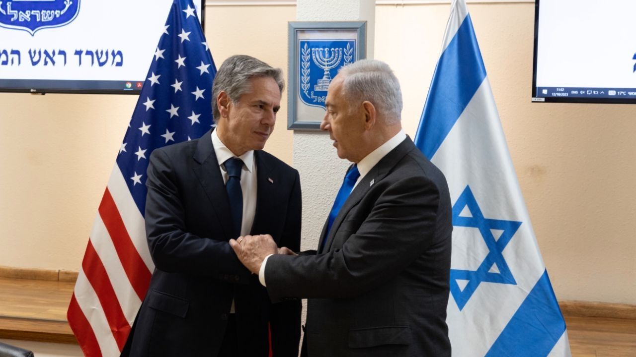 El secretario de Estado de EUA, Antony Blinken, con el primer ministro de Israel, Benjamín Netanyahu