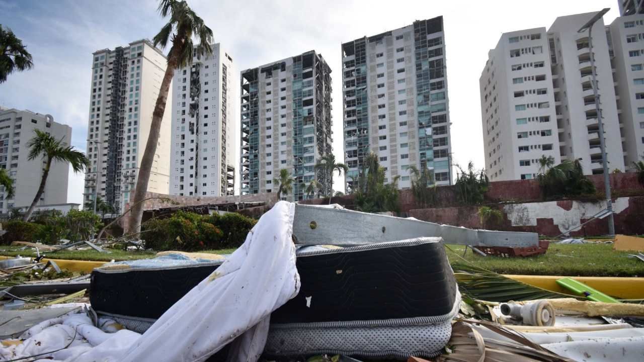 Huracán Otis Destruye Departamentos de Famosos en Acapulco; Sylvia Pasquel Reaparece