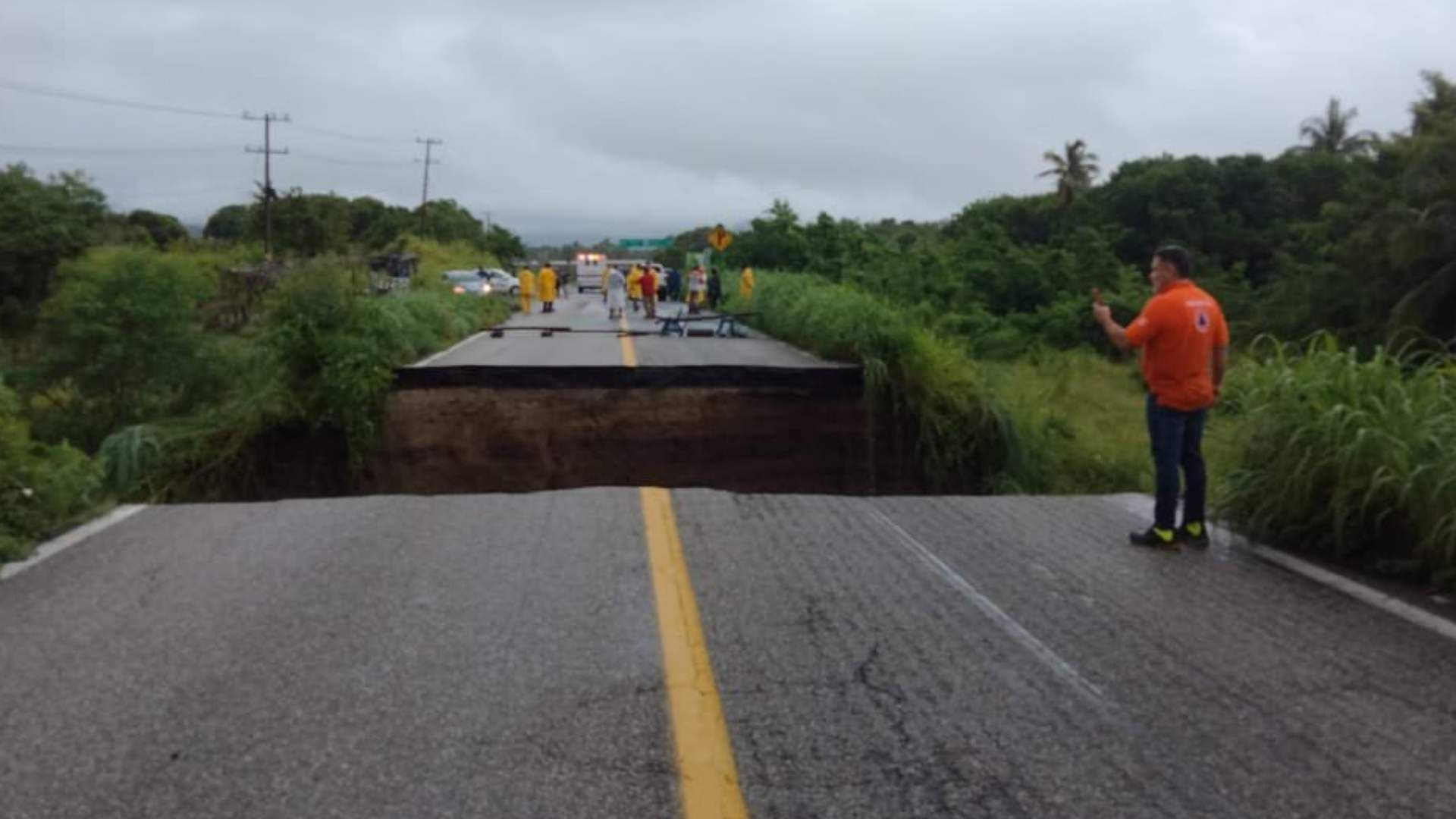 La carretera Acapulco-Zihuatanejo, afectada por las lluvias