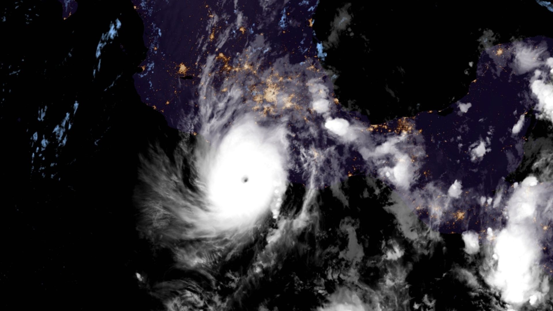 Otis se intensificó rápidamente, expertos advierten daños catastróficos cuando el núcleo del huracán se desplace hacia la costa