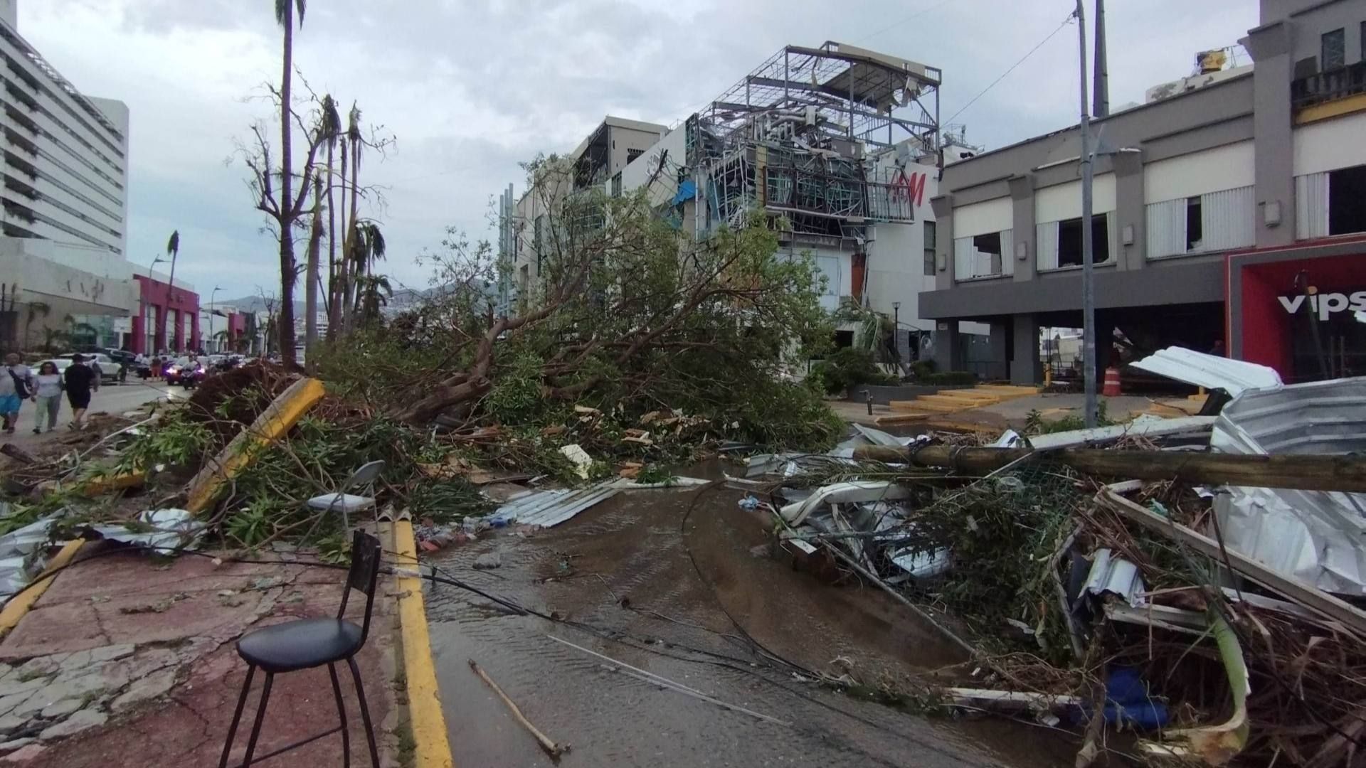 Destrozos por paso de Otis en Acapulco