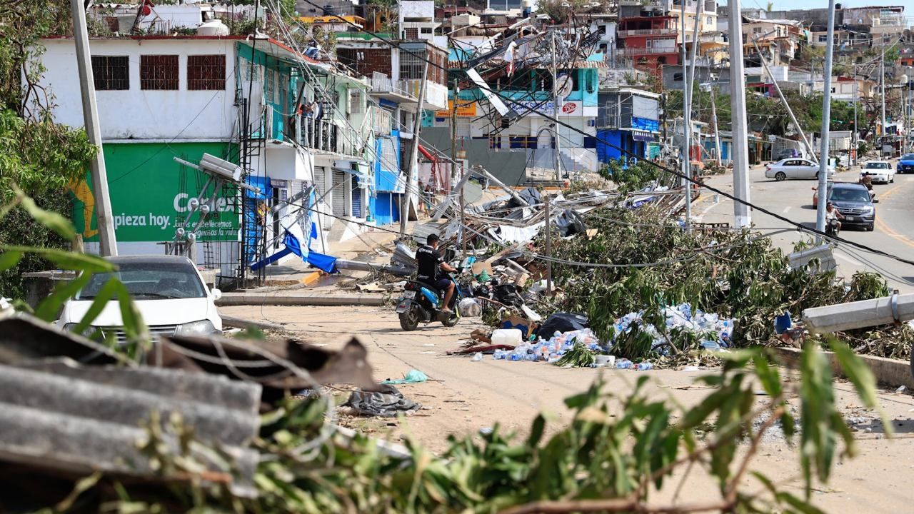 Servicio de Energía Eléctrica en Acapulco se Restablecerá al 100% el Lunes: AMLO