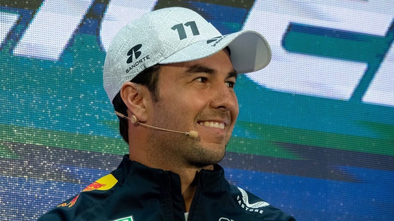 Checo Pérez durante conferencia de prensa en Ciudad de México