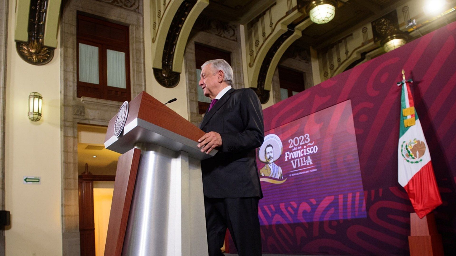 El presidente Andrés Manuel López Obrador presenta su mañanera desde Palacio Nacional