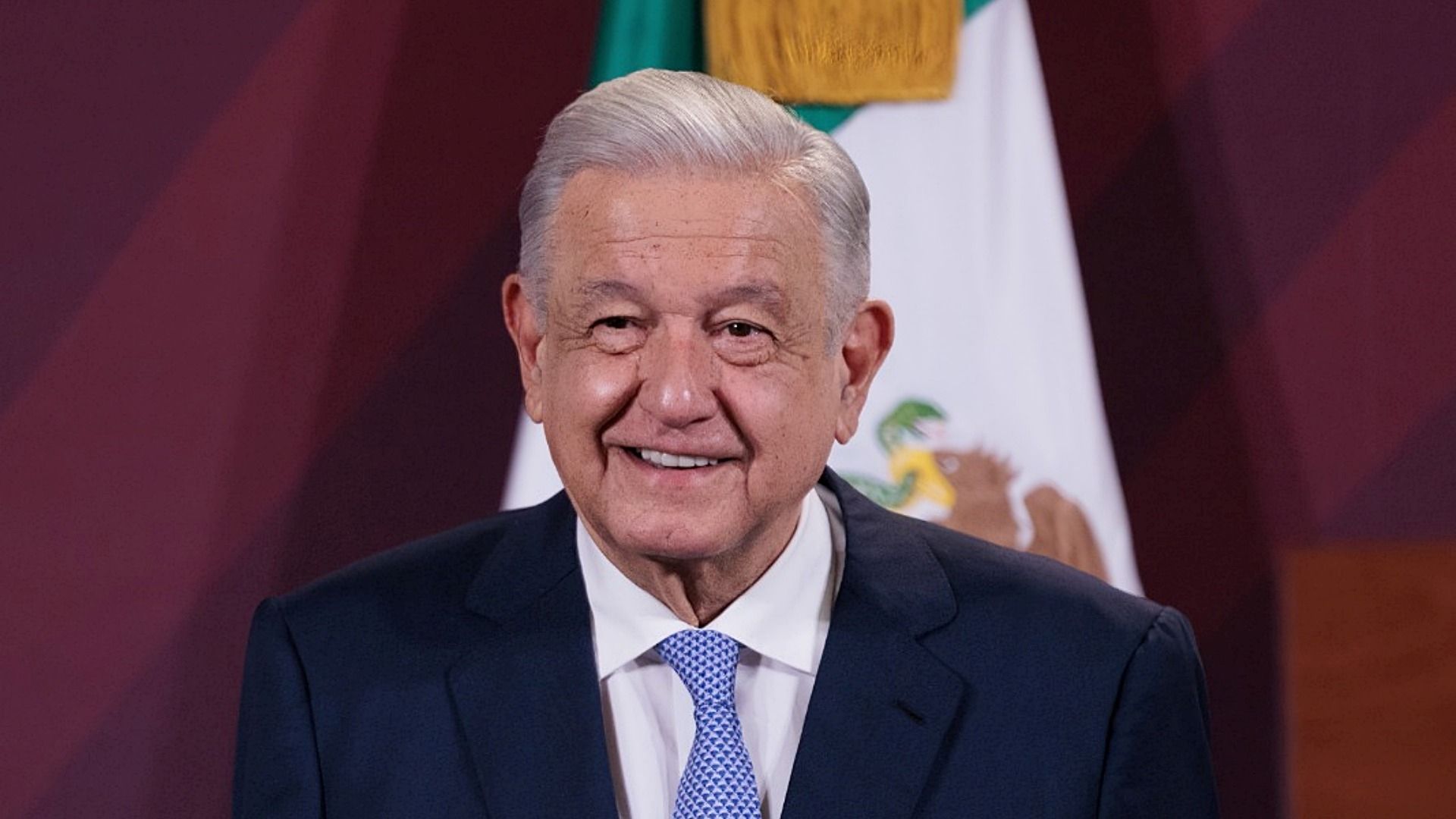 El presidente Andrés Manuel López Obrador presenta su mañanera desde Palacio Nacional