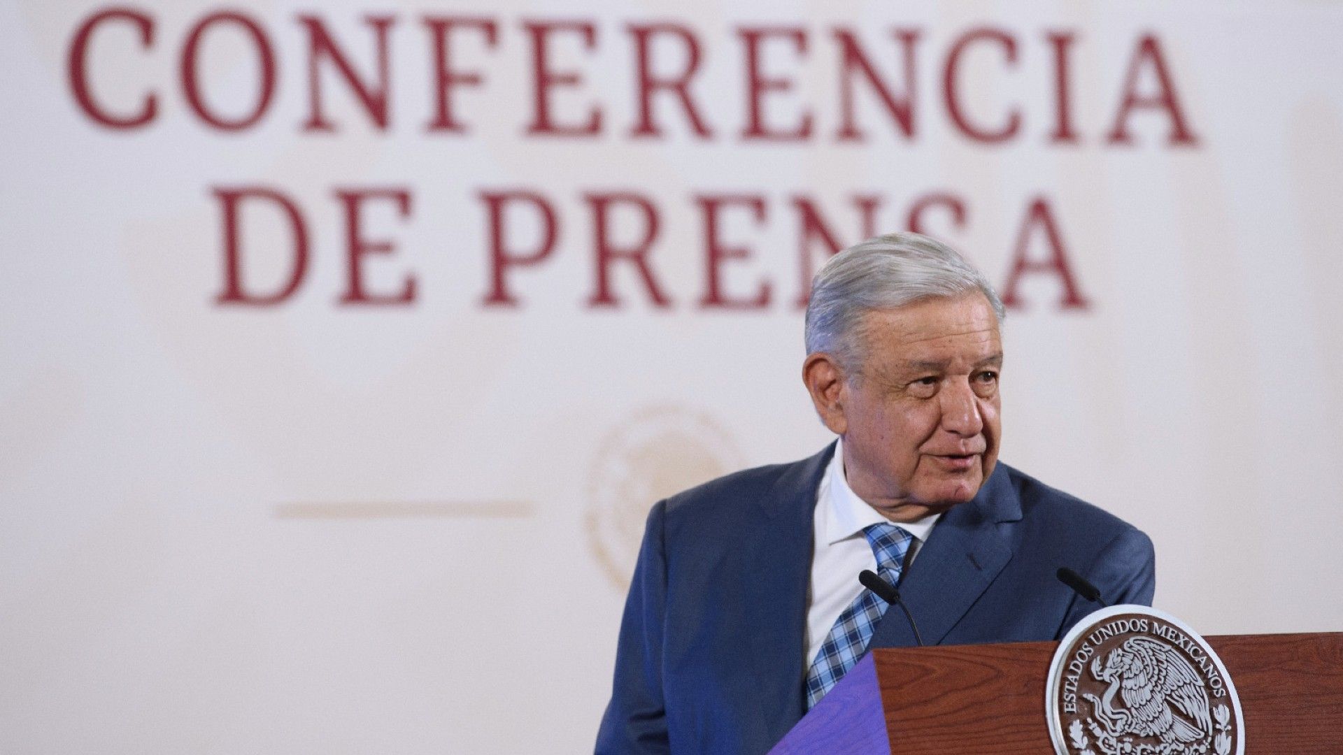 AMLO anuncia aumento al salario mínimo en 2024