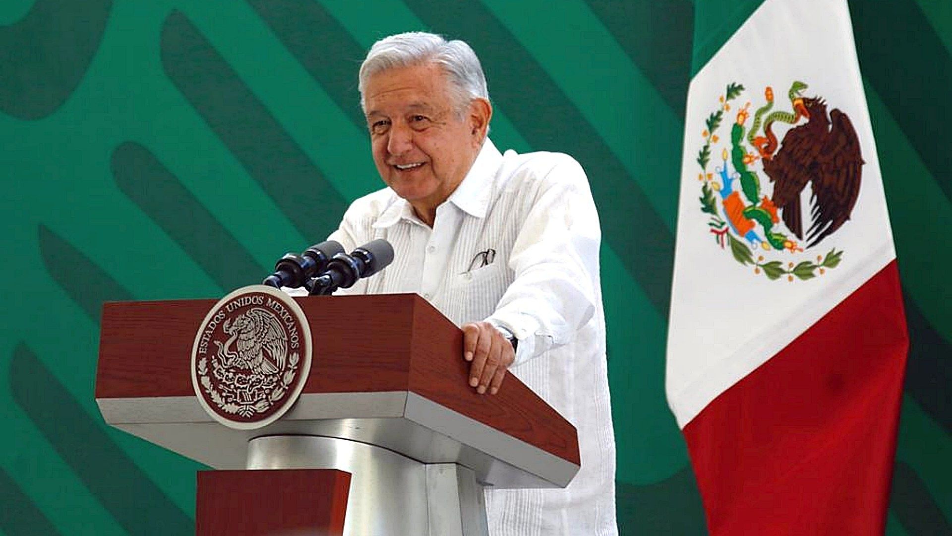 El presidente Andrés Manuel López Obrador presenta su mañanera desde Sinaloa