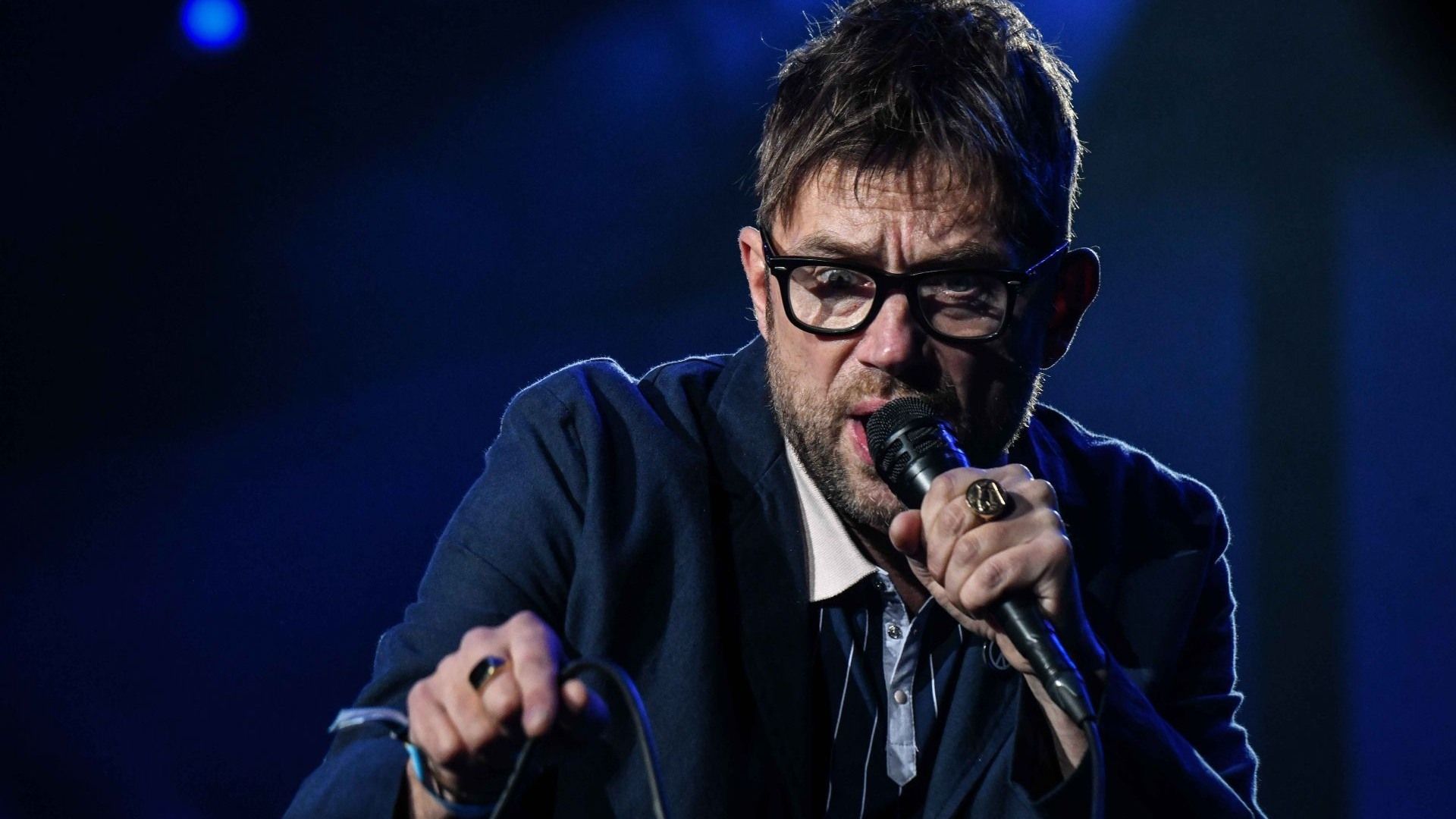 Damon Albarn, Vocalista de Blur, Toca 'Ella Baila Sola' de Peso Pluma en el Corona Capital