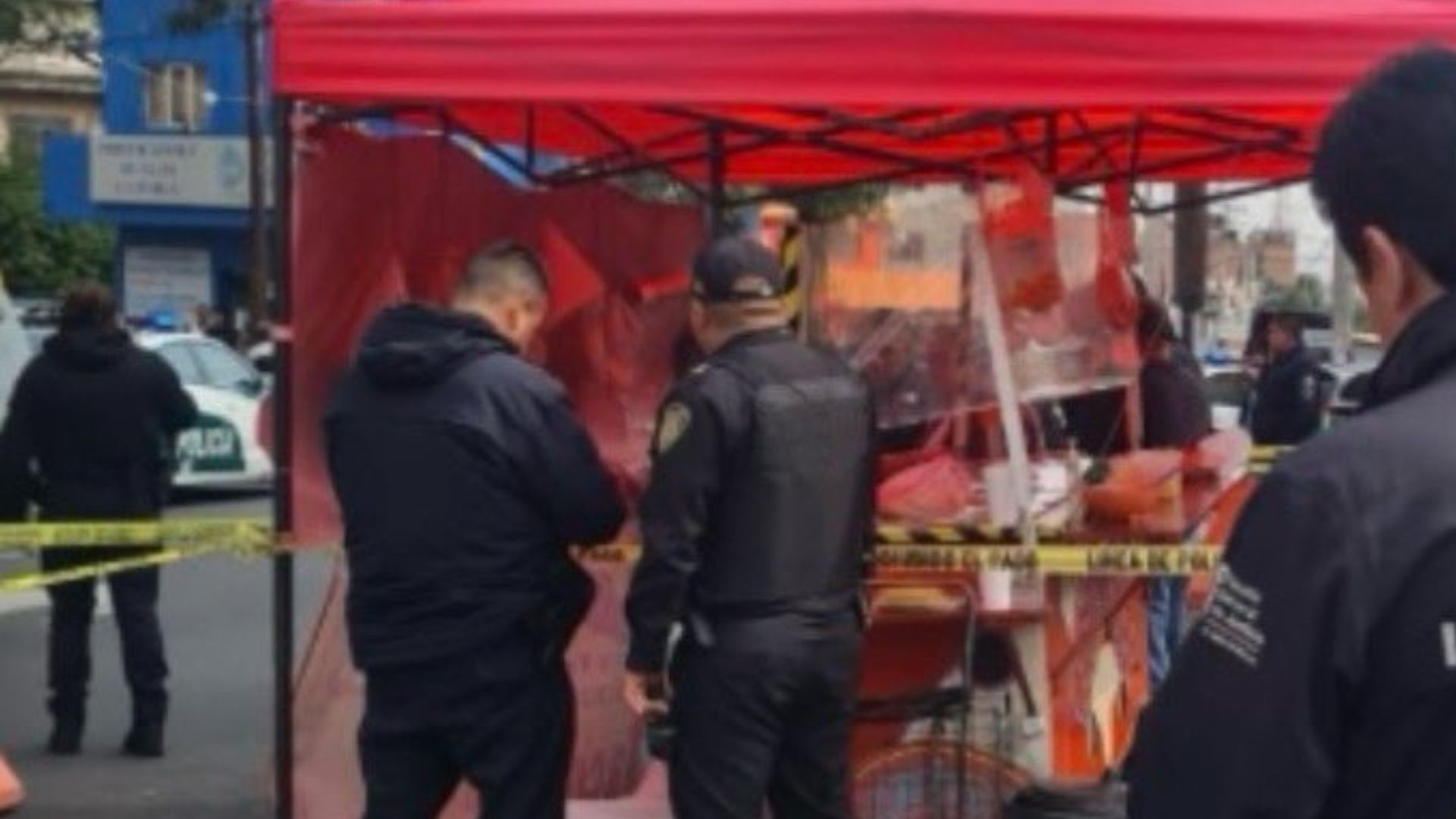 Frente a Comensales, Taquero Muere por Bala Perdida en CDMX