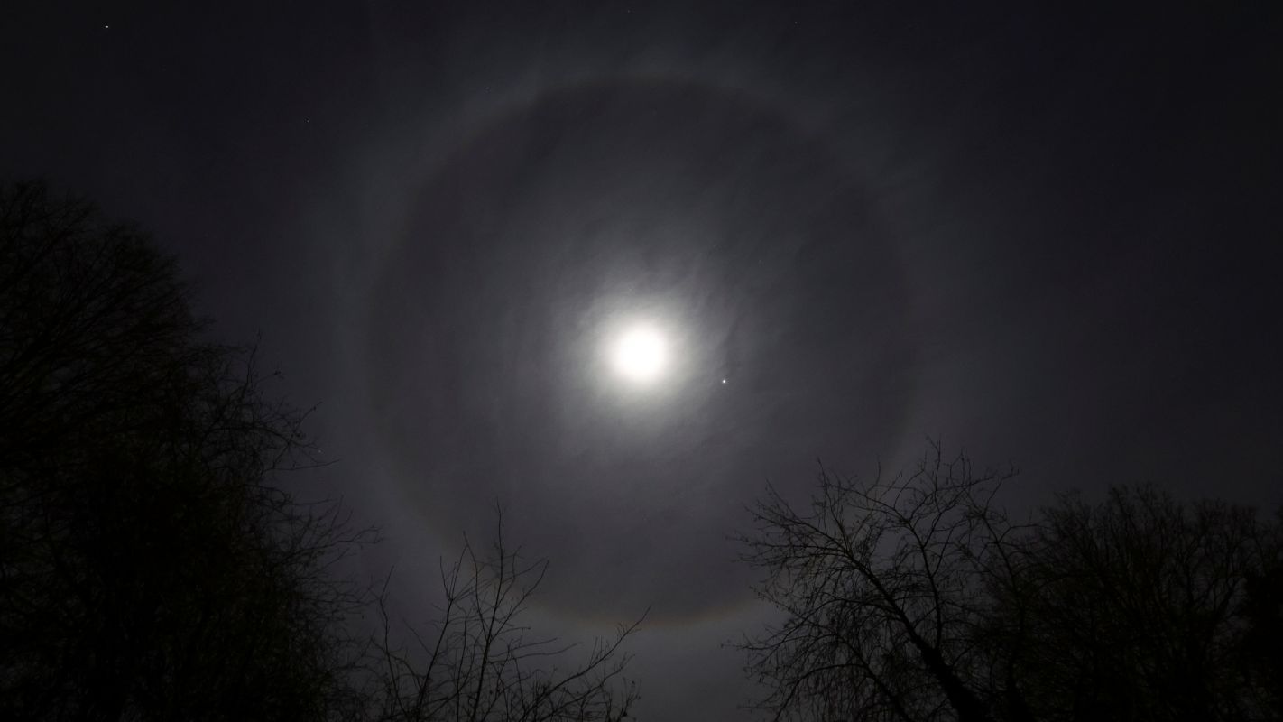 Los mexicanos pudieron disfrutar de la luna llena la cual contó con un halo, por lo que aquí te decimos su significado