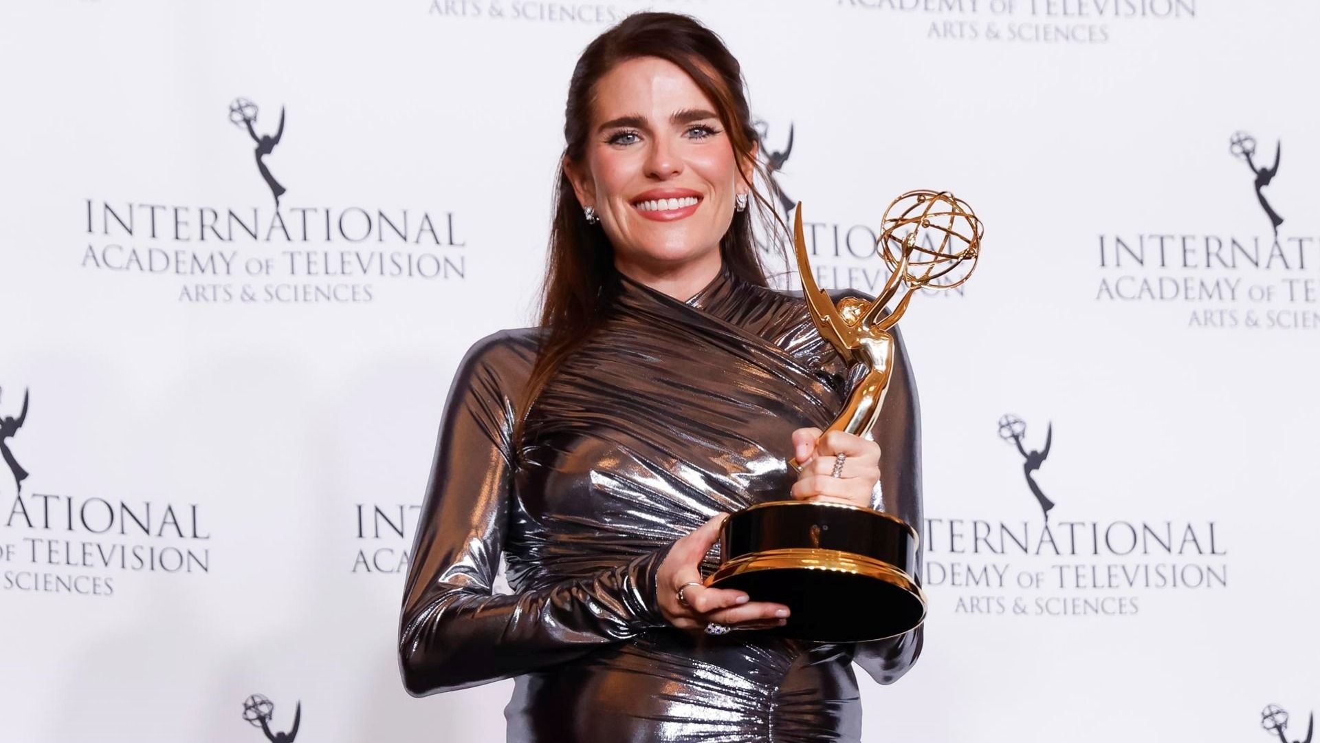 Karla Souza presume dos Emmys y tercer embarazo