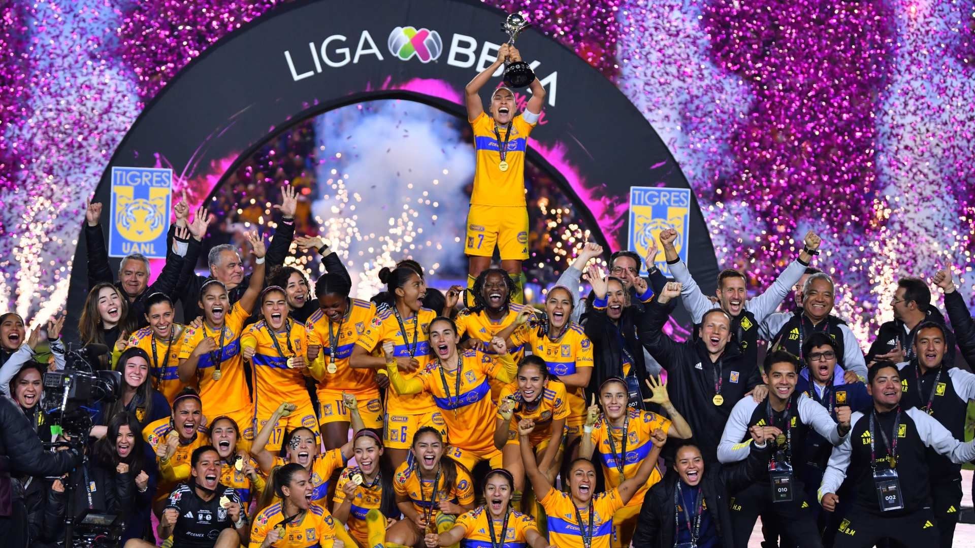 Tigres femenil hizo valer su condición de súper líder del Apertura 2023 y se quedó con el título. Foto: EFE