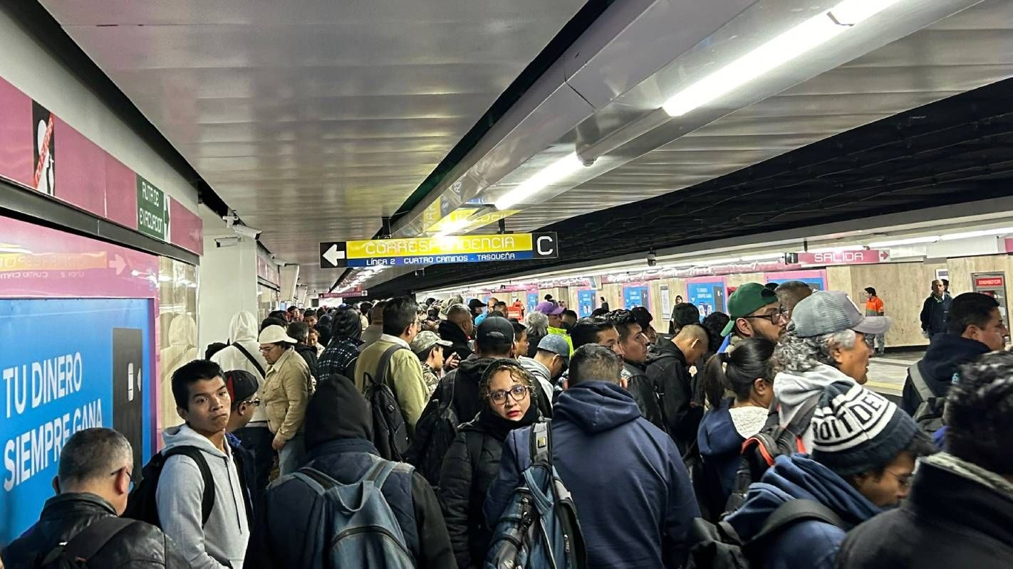 El caos se desató en todas las estaciones abiertas de la Línea 1 del Metro CDMX este jueves 30 de noviembre de 2023