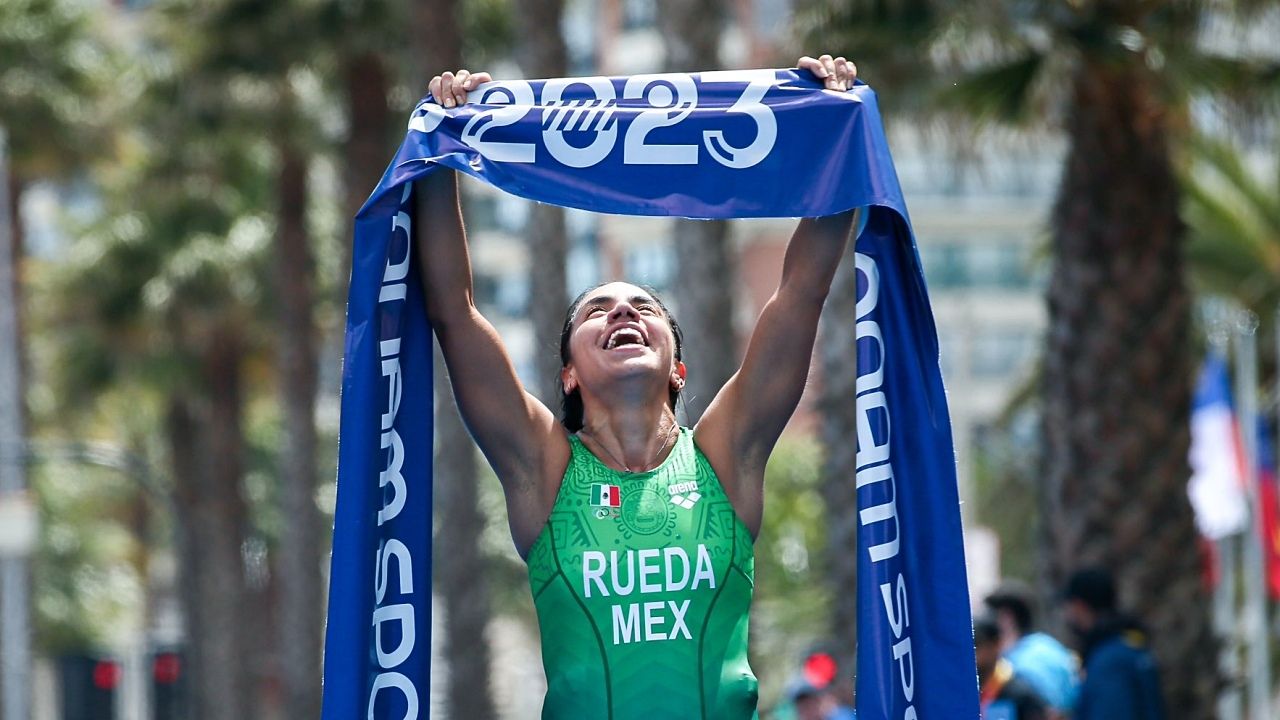 México gana oro y bronce en triatlón femenil en Panamericanos 2023