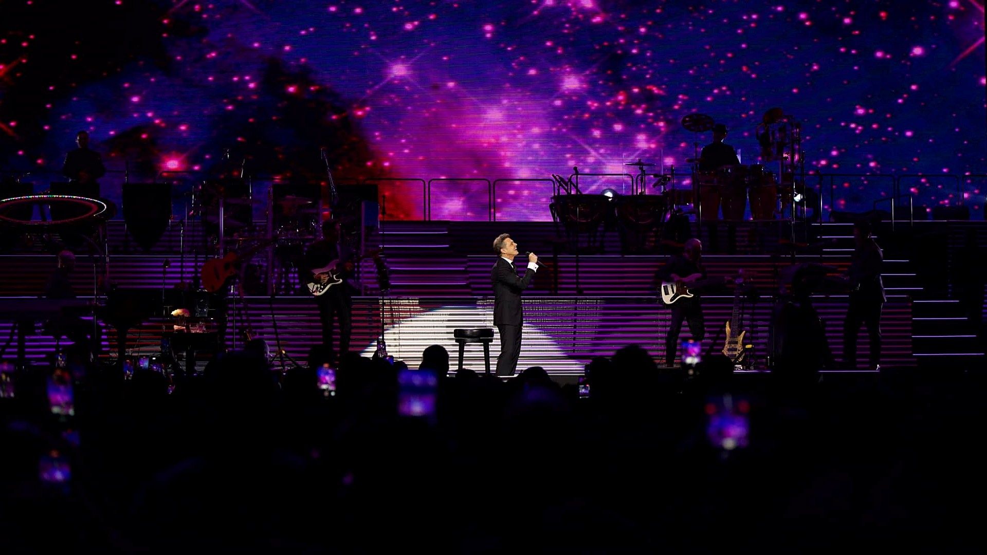 Luis Miguel anuncia gira de 14 conciertos en España tras agotar entradas en Madrid