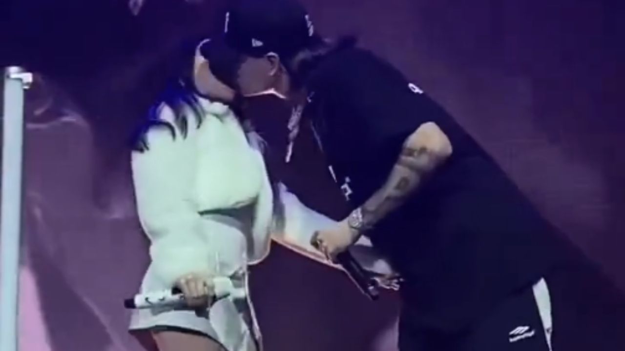 Nicki Nicole y Peso Pluma Encienden las Redes Con Beso Durante Concierto en CDMX