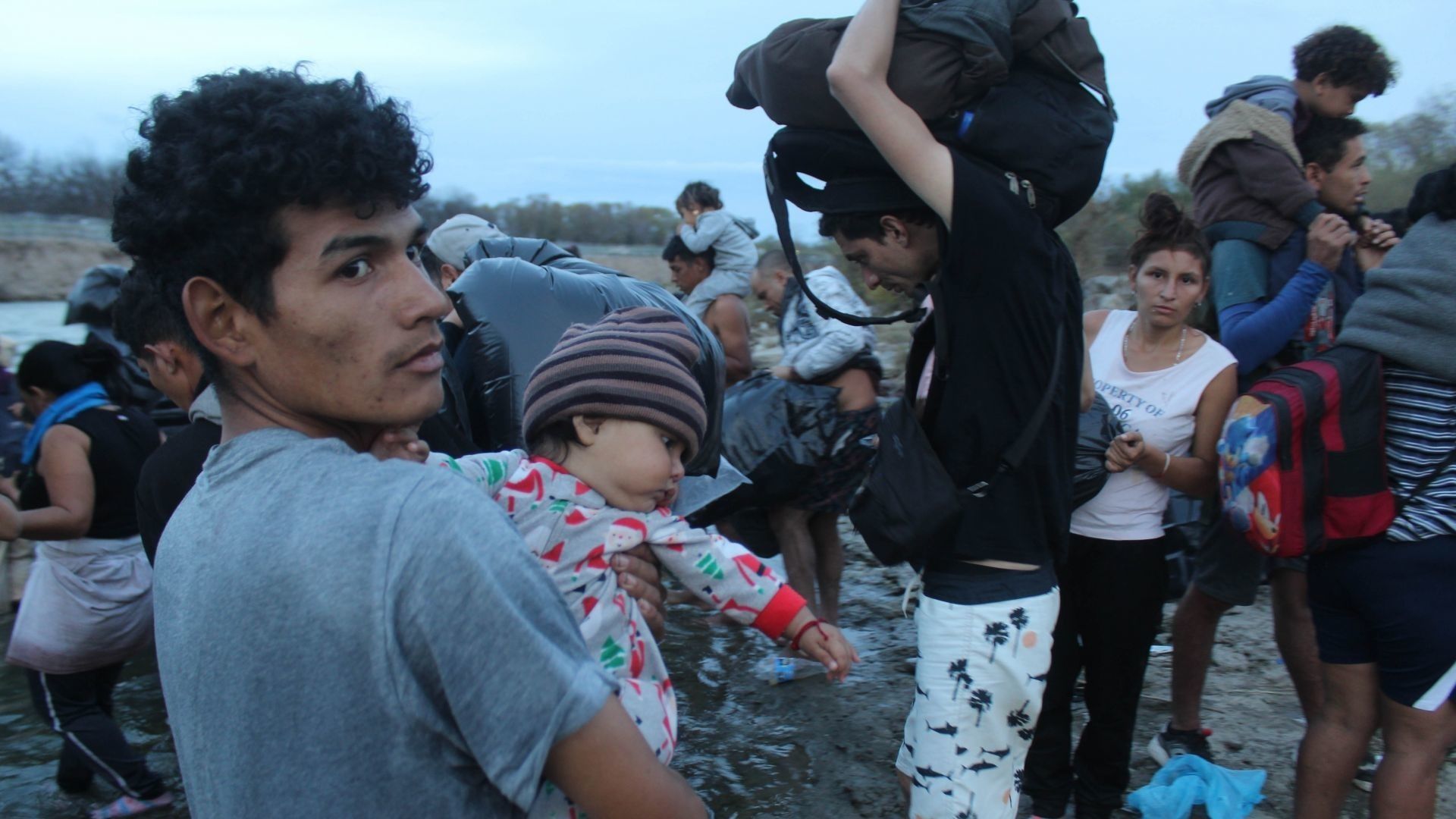 Migrantes en Piedras Negras, Coahuila, el 20 de diciembre de 2023.