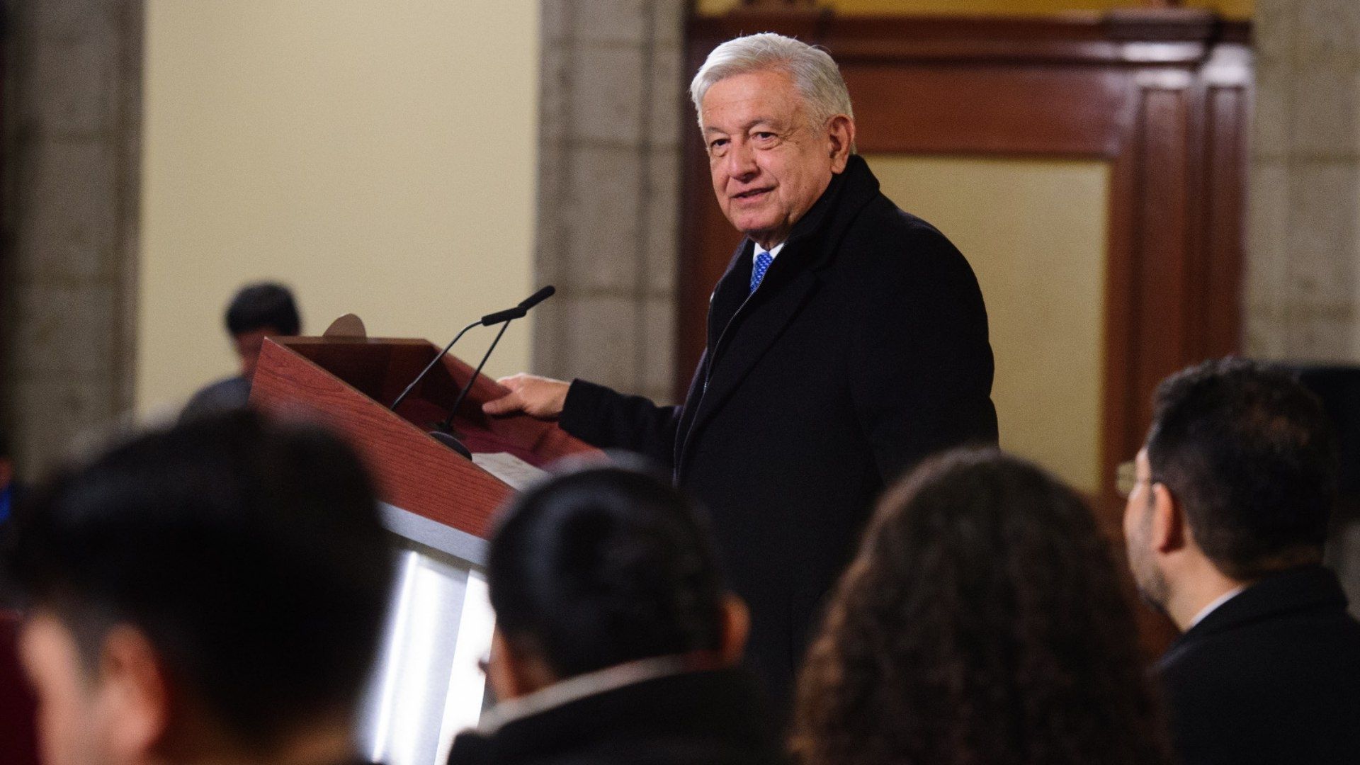 El presidente Andrés Manuel López Obrador presenta su mañanera desde Palacio Nacional