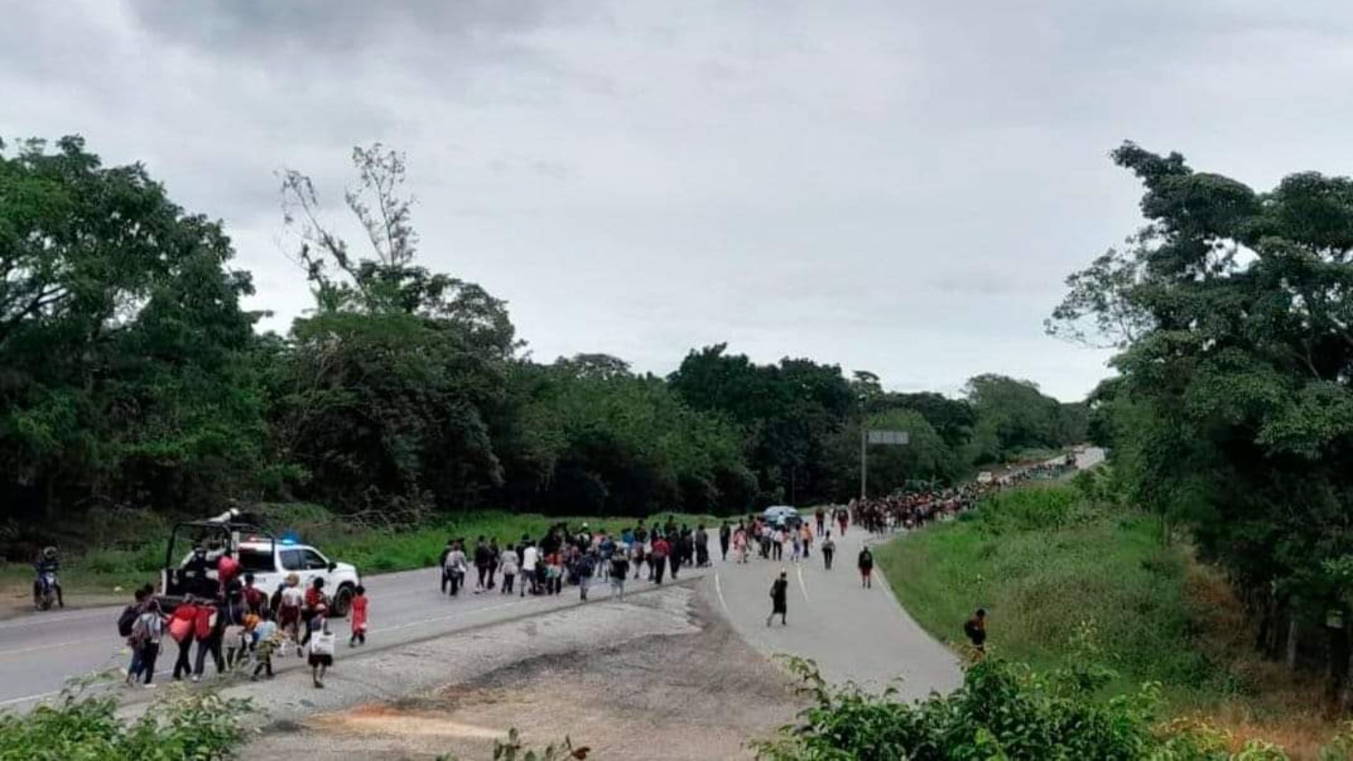 Caravana de migrantes Latinoamérica Unida llega a Jesús Carranza, en el sur de Veracruz