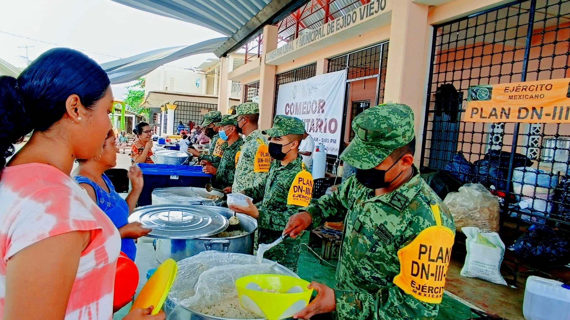 Comedores Comunitarios Brindan Ayuda a Miles de Afectados por Otis en Acapulco