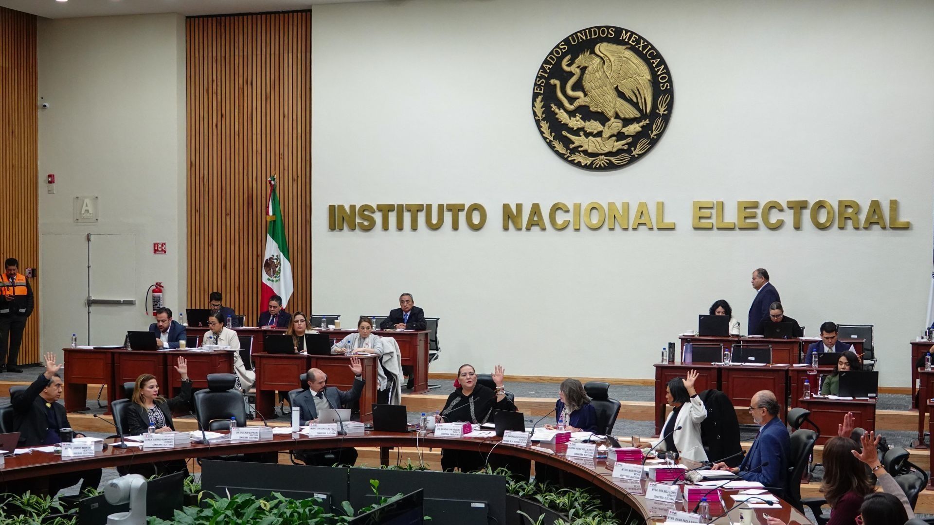 Consejeros electorales encabezaron la sesión ordinaria del Instituto Nacional Electoral en la sede de Tlalpan