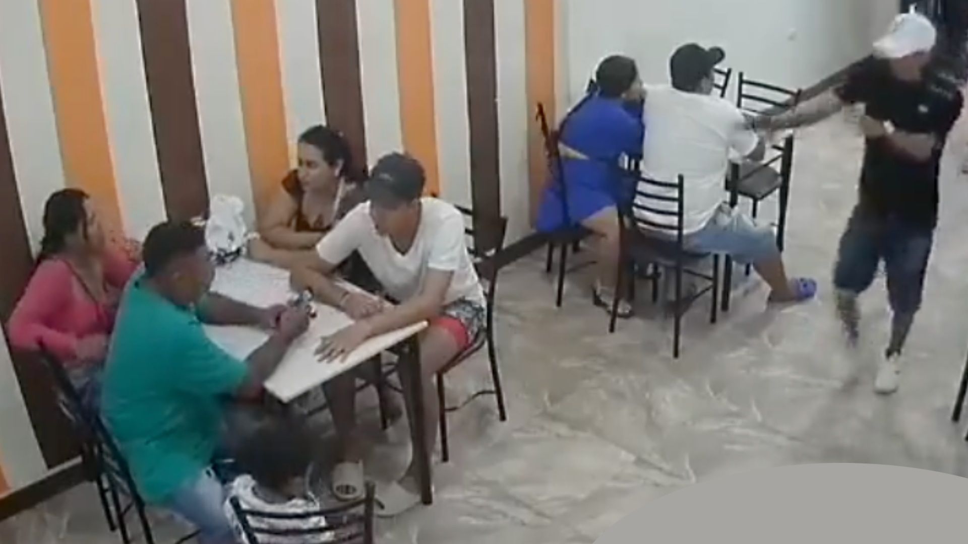 Video: Matan a Hombre Frente a su Familia en Una Heladería 