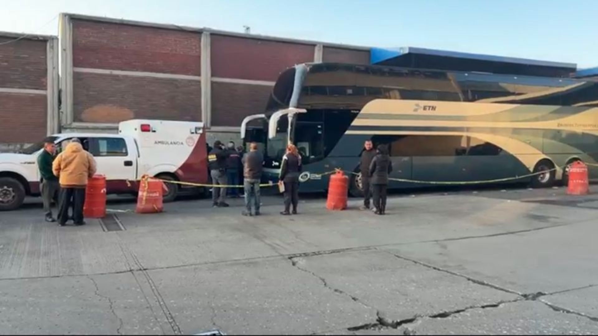 Mujer Muere en Autobús en Terminal de Toluca; Pasajeros Pensaron que Dormía