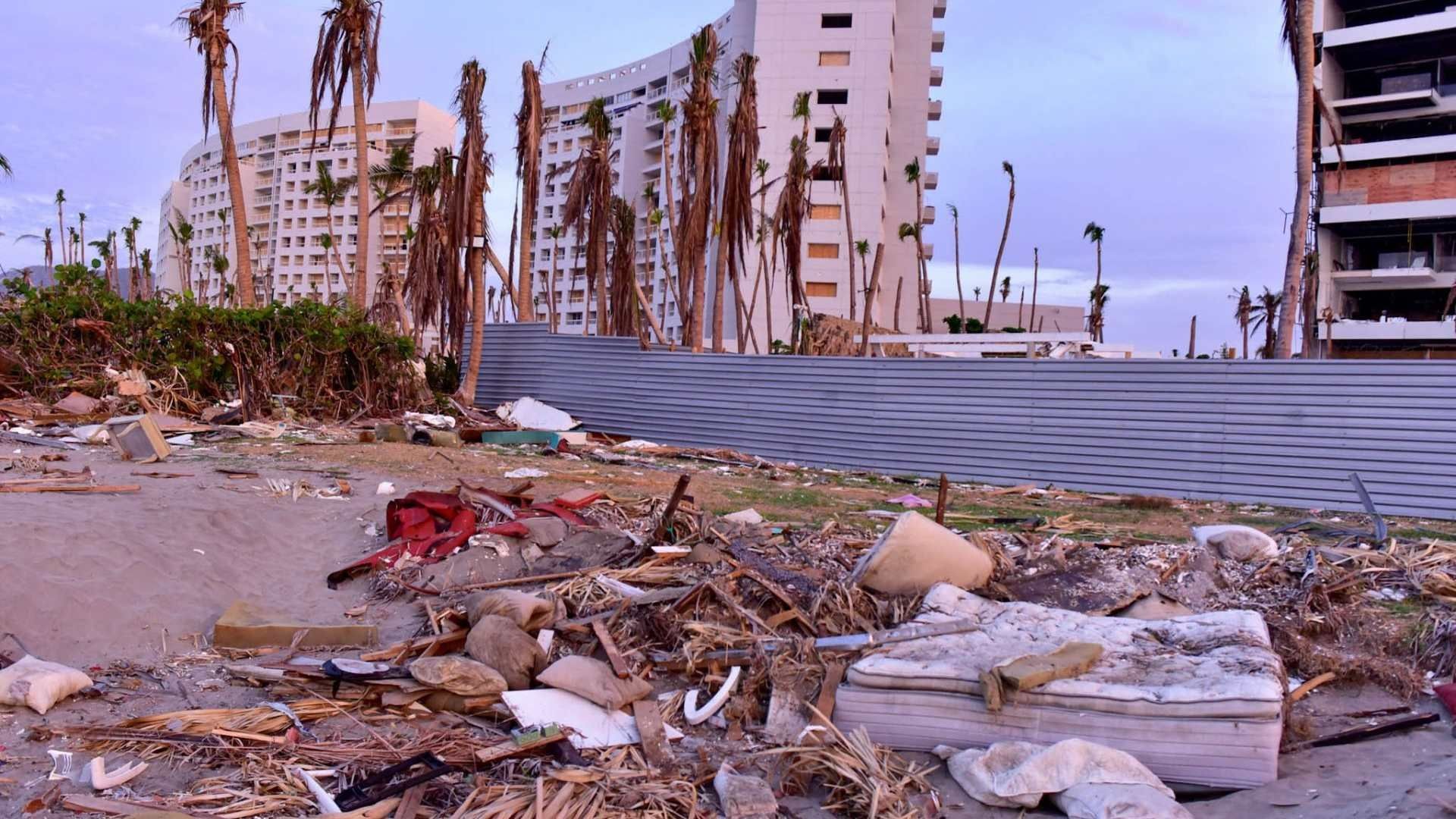 Expertos en el medio ambiente aseguran que la situación actual es ‘grave’ en las playas de la zona tradicional del puerto en el Pacífico mexicano