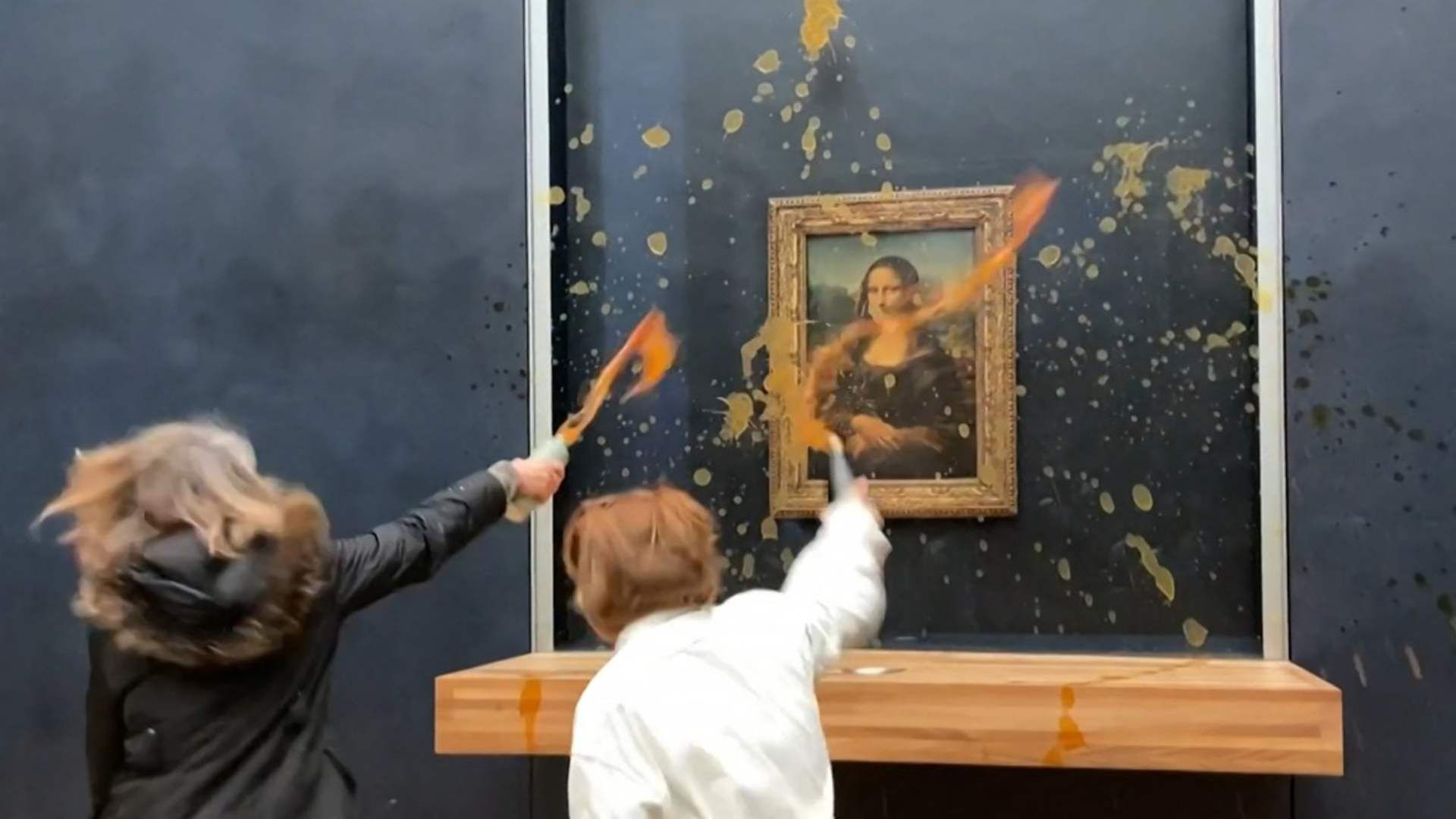 Activistas Climáticas Arrojan Sopa a la Mona Lisa en el Museo del Louvre de París