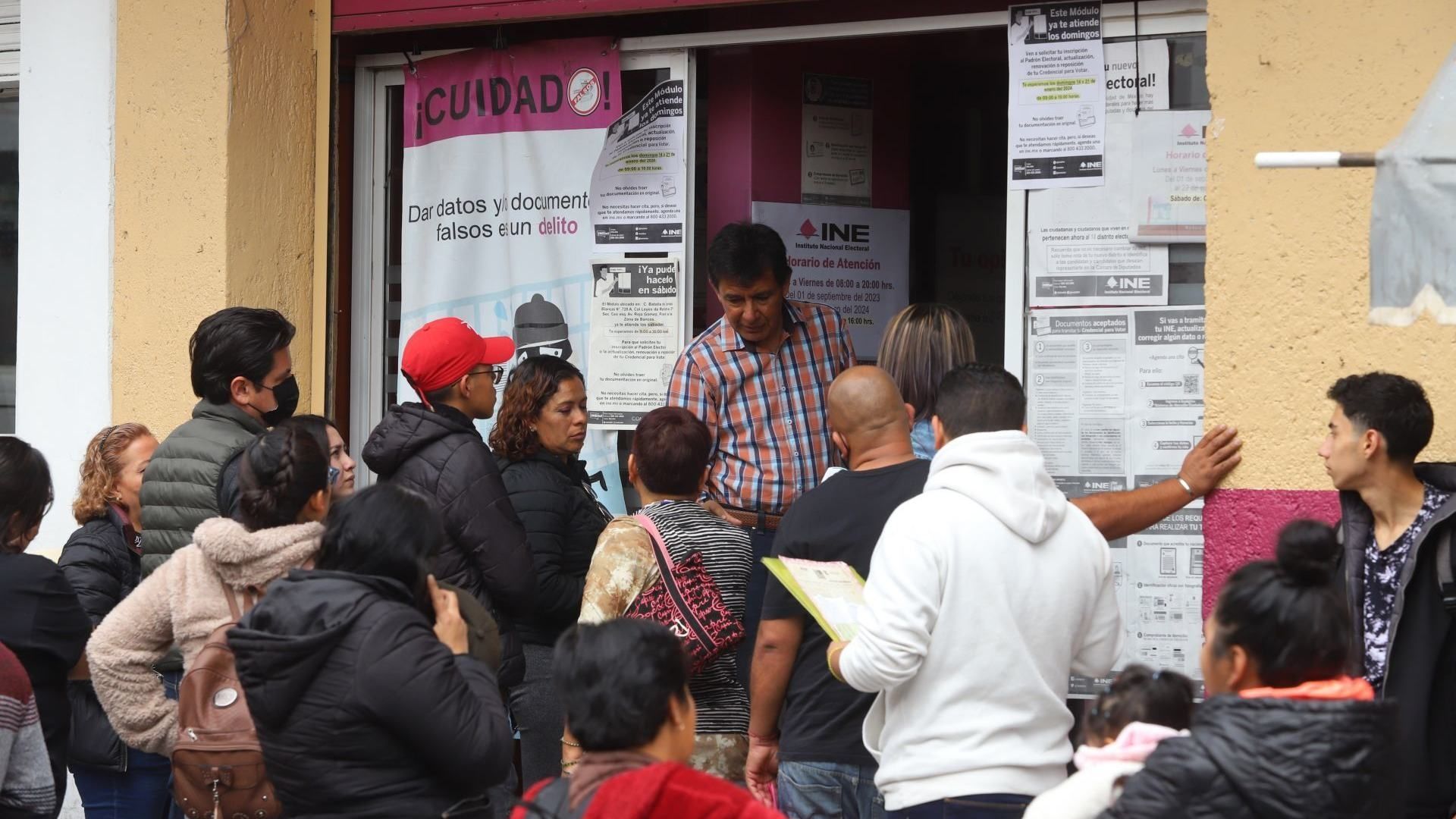 Módulos del INE atenderán hasta el último en la fila el lunes 22 de enero