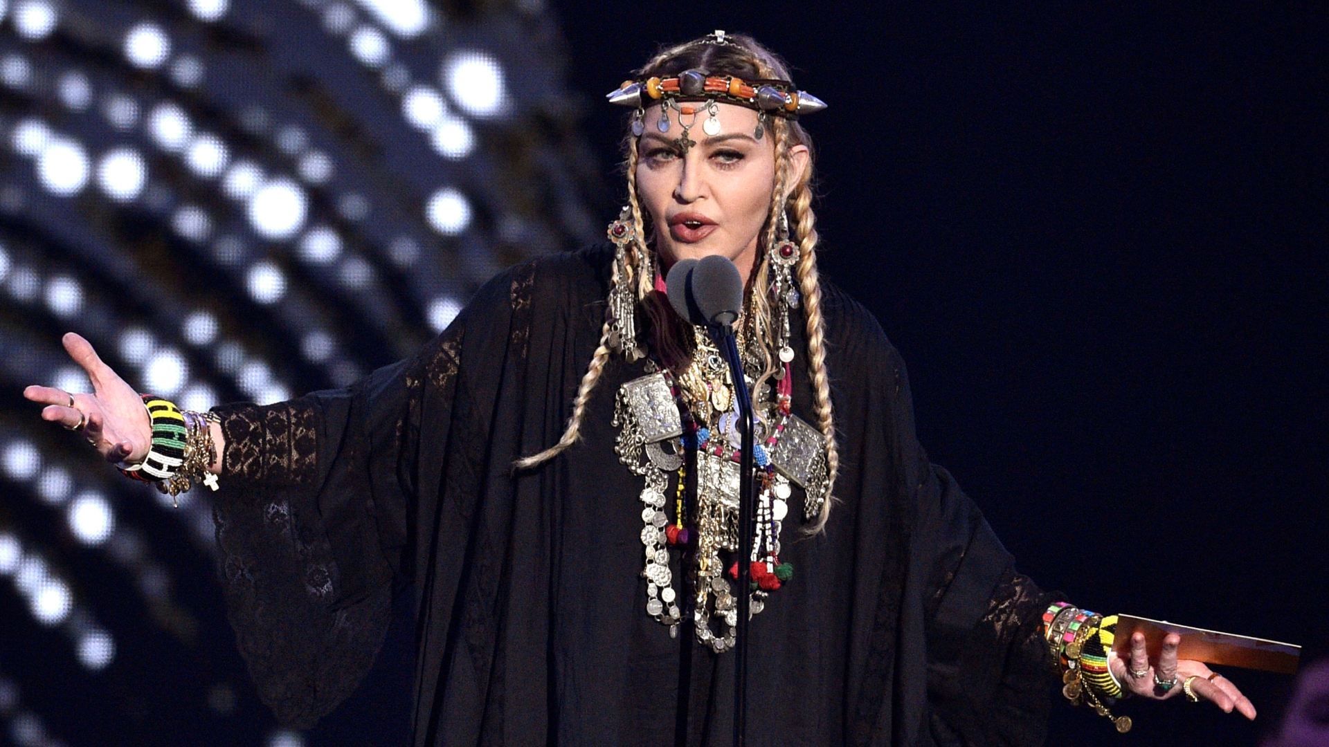 Madonna es demandada por fans por retrasos