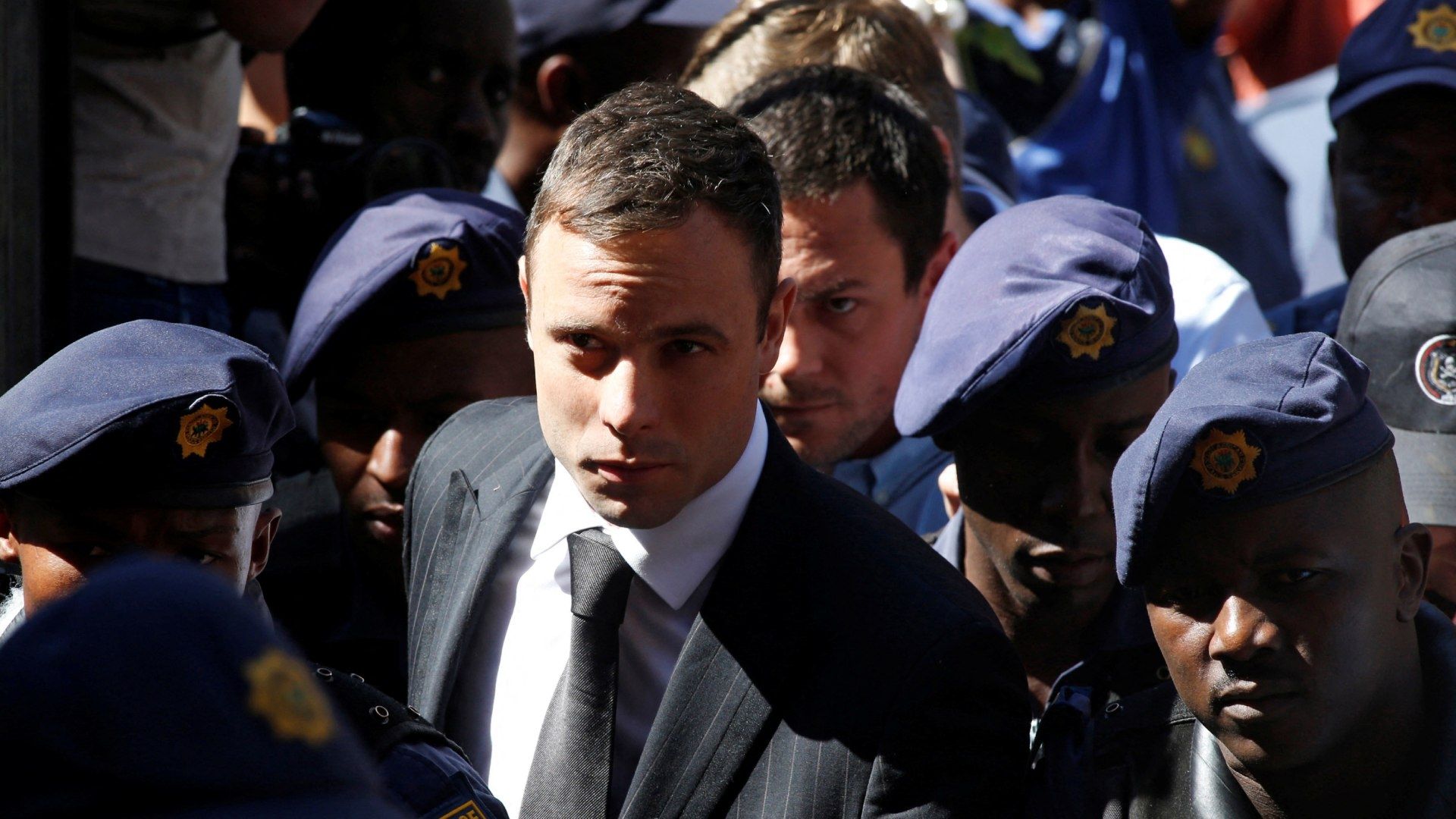 Oscar Pistorius Sale de Prisión Casi 11 Años Después de Matar a su Novia