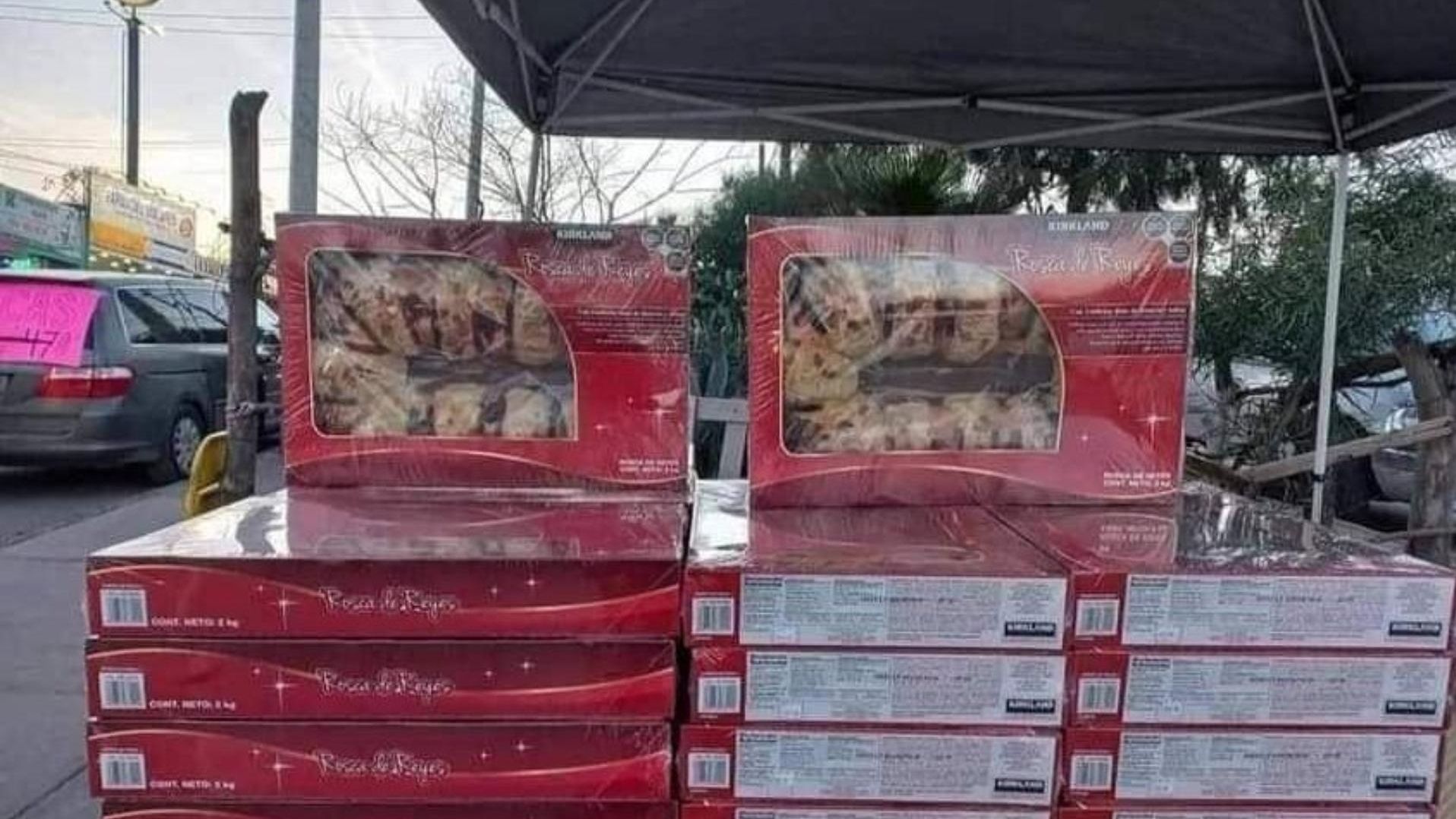 Revendedor remata roscas de reyes del Costco