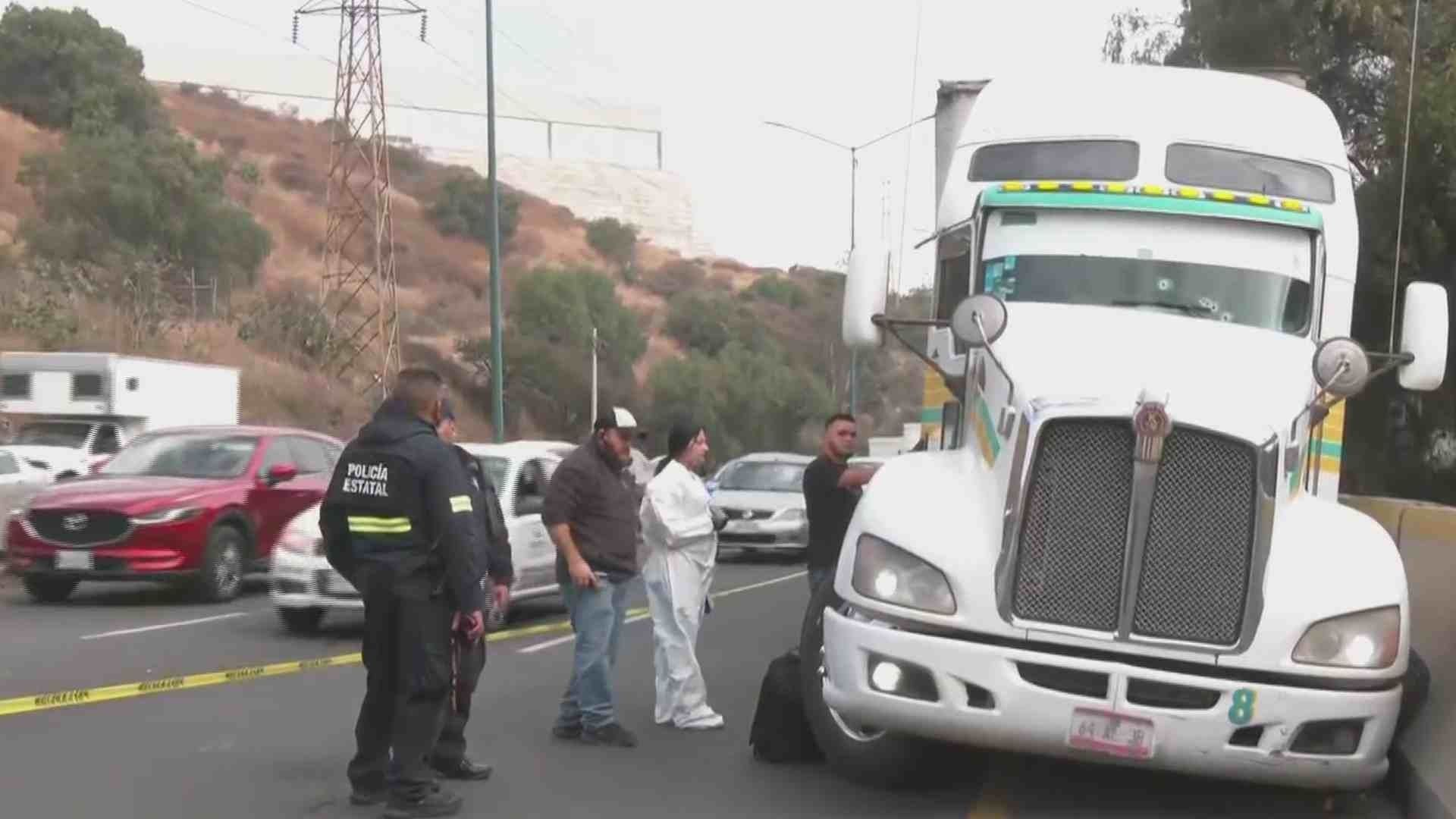 Esta mañana un trailero fue asesinado a balazos a la altura de Tlalnepantla. Foto: N+