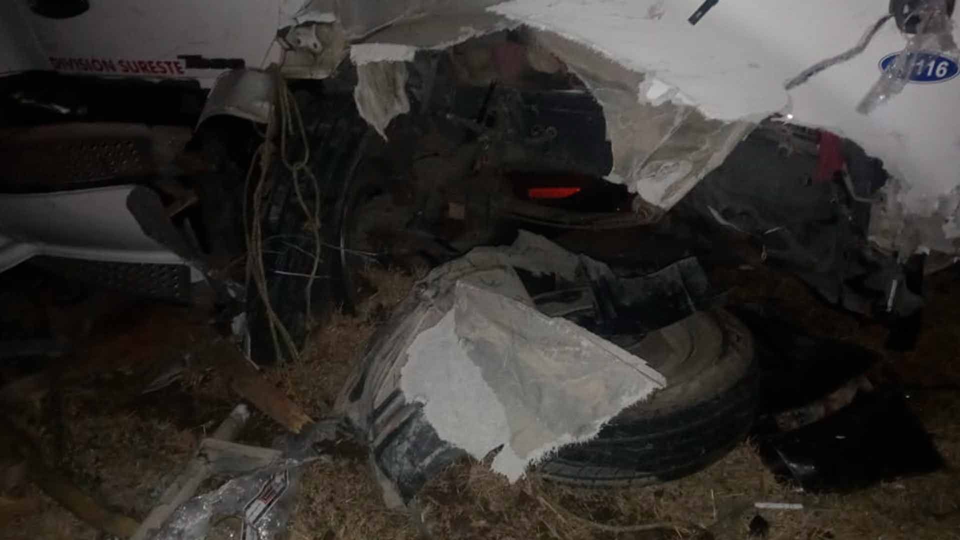 Auxilian a Conductores de Tráileres tras Colisionar en Carretera Federal 83 en Tamaulipas