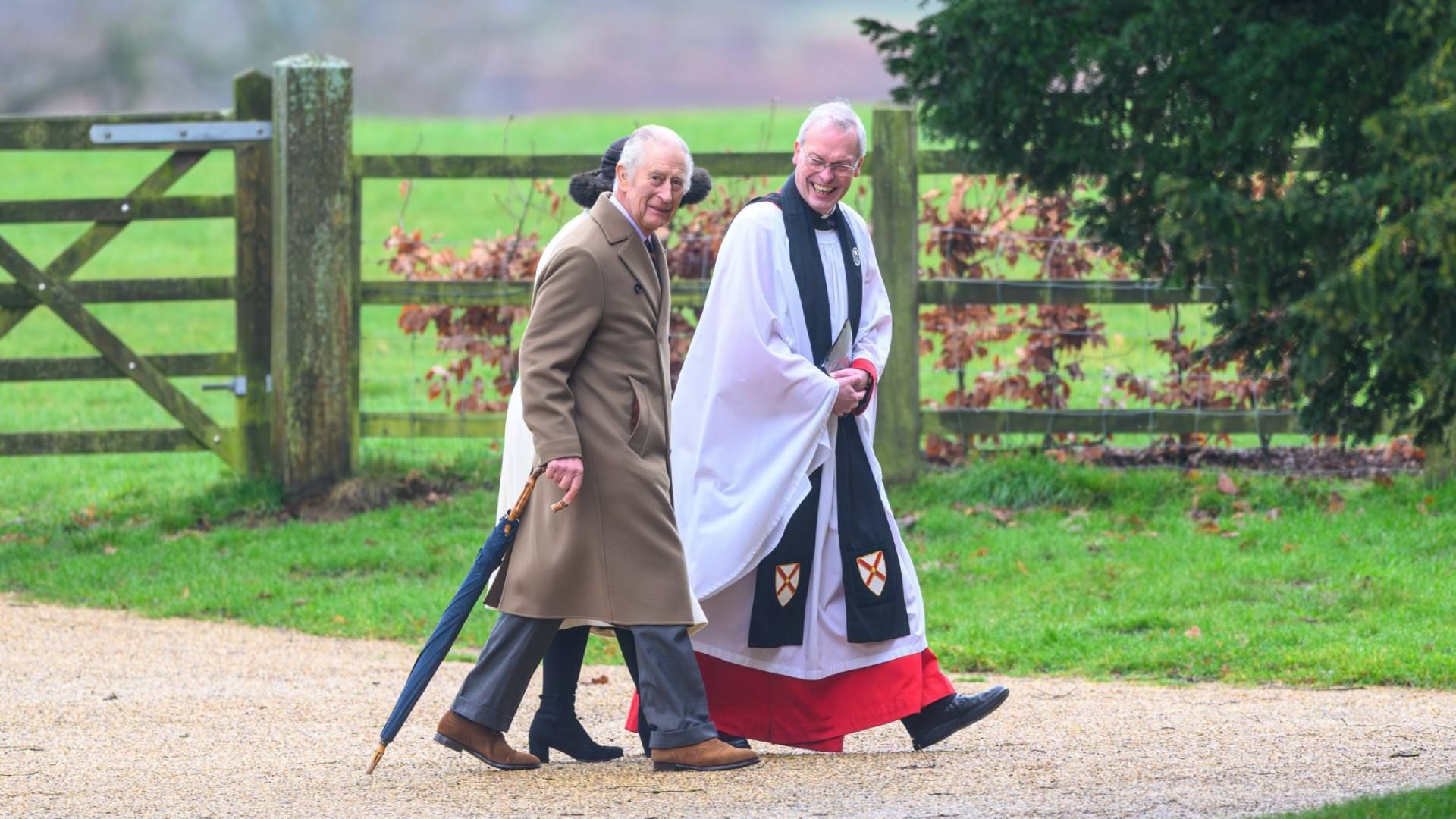 El Rey Carlos III Asiste a Misa del Domingo en Sandringham, Tras Anuncio de Cáncer