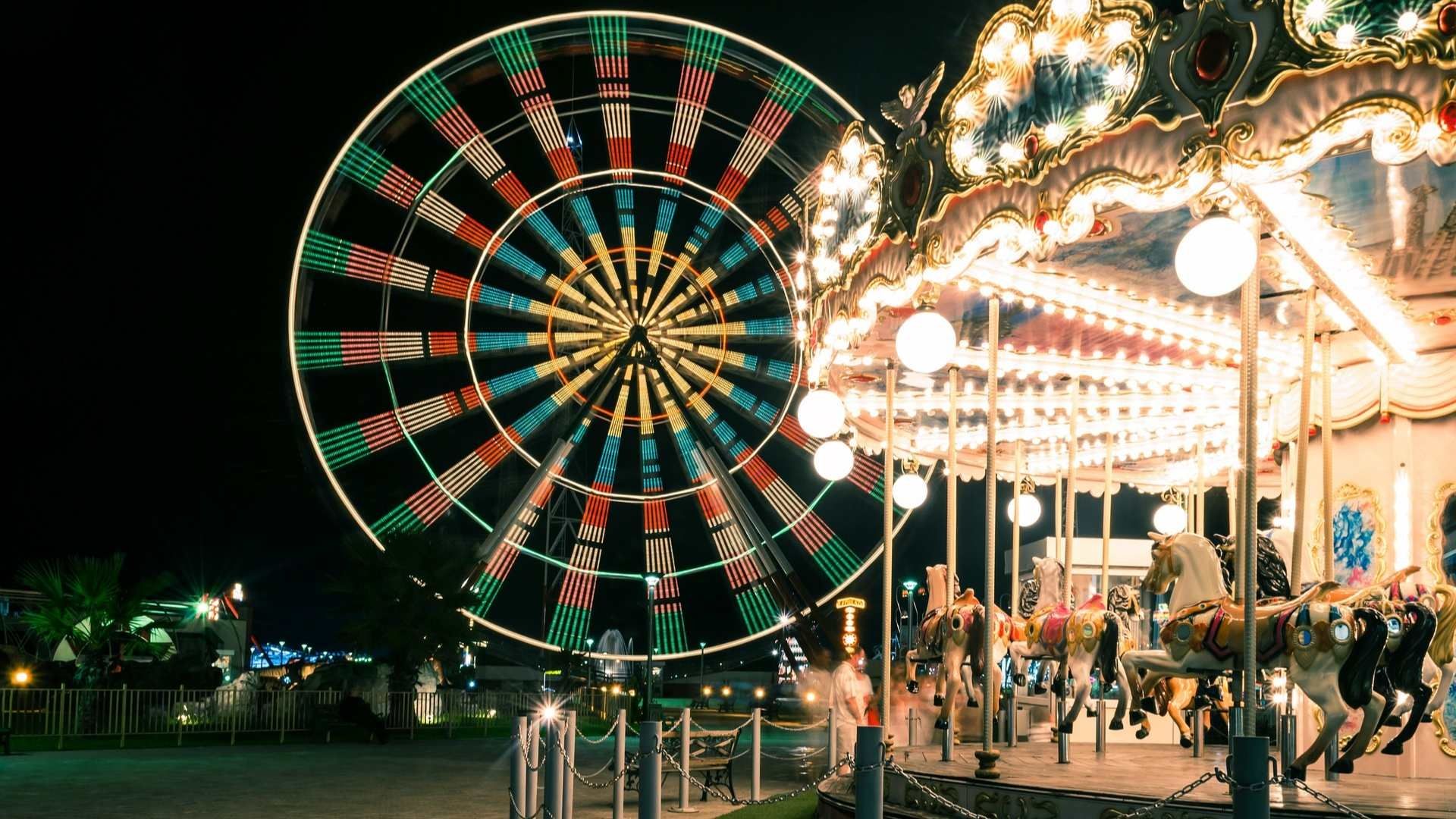 Bebé Cae de Juego Mecánico en la Feria de León