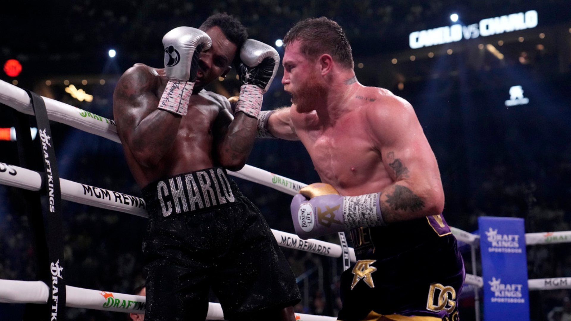 En septiembre de 2023, Canelo venció a Jermell, hermano de Jermall Charlo. Foto: AP