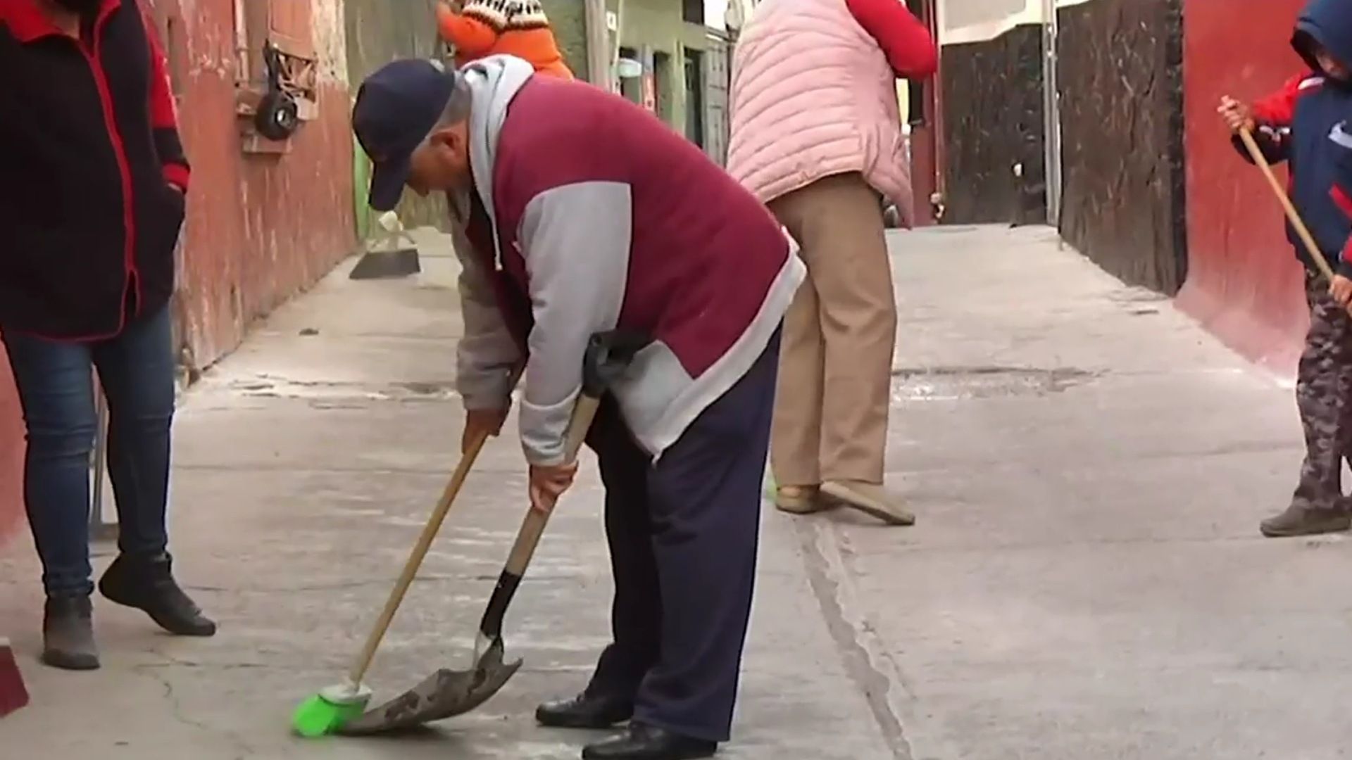 'Las Escobas Rebeldes': Iniciativa Ciudadana que Enchula y Limpia las Calles en Pachuca